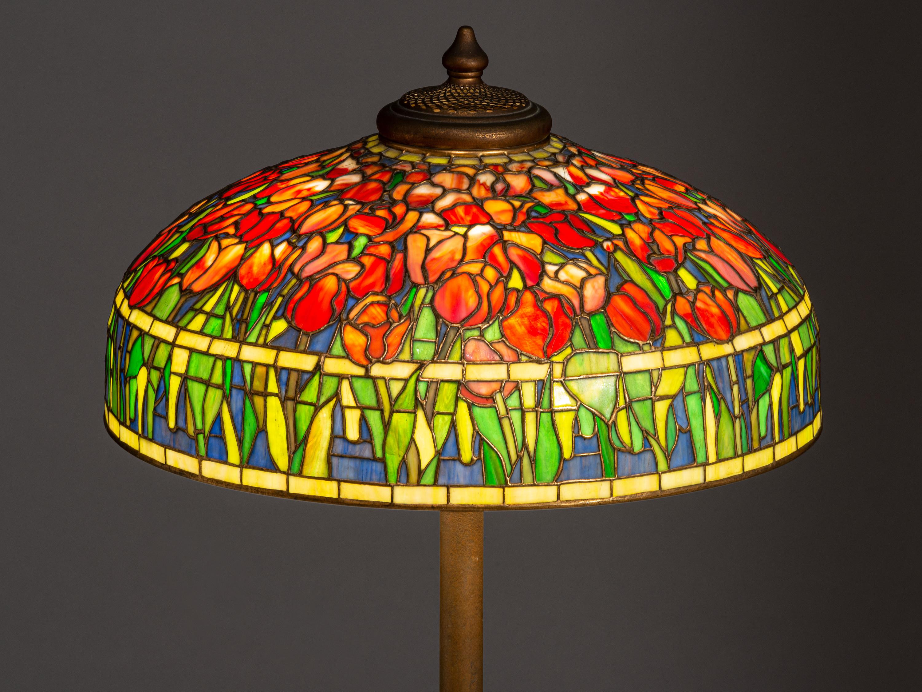 Tulip Floor Lamp with Piano Base