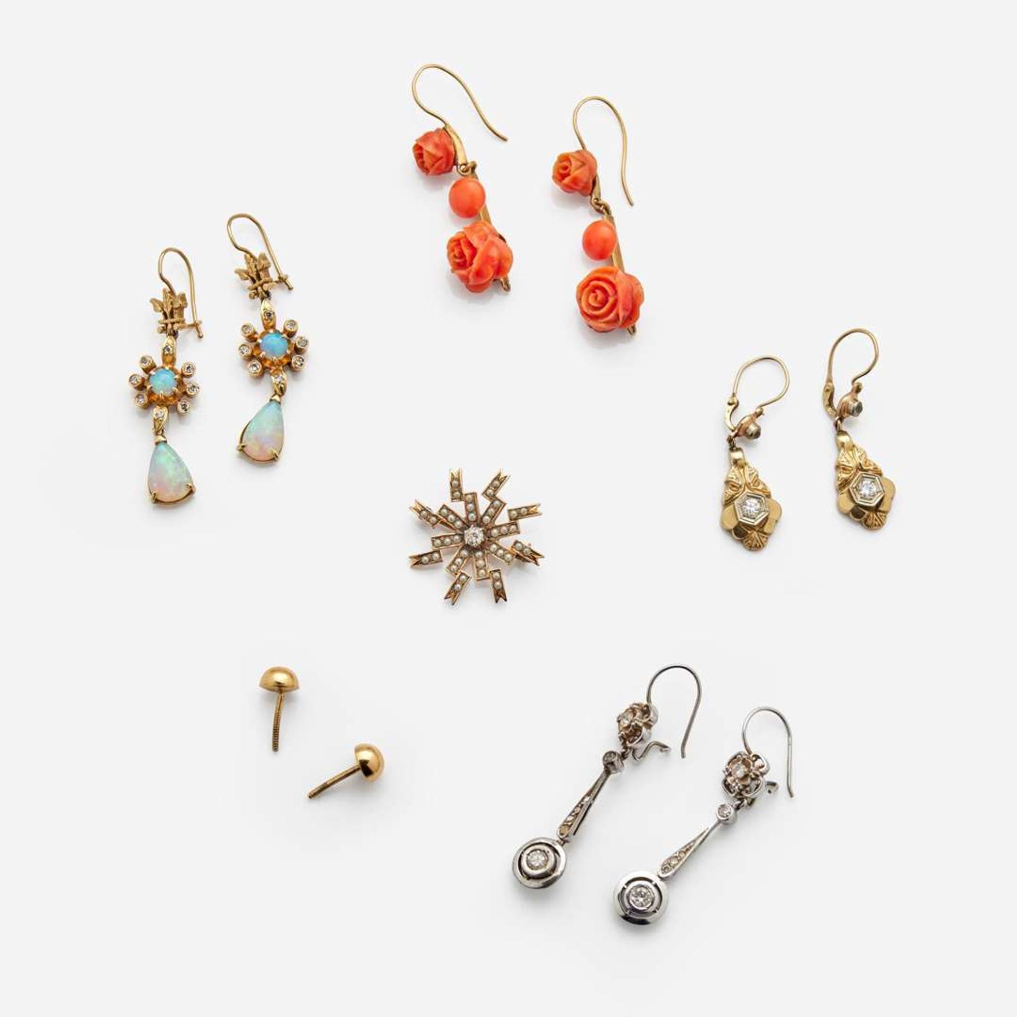 A Miscellaneous Collection of Jewelry