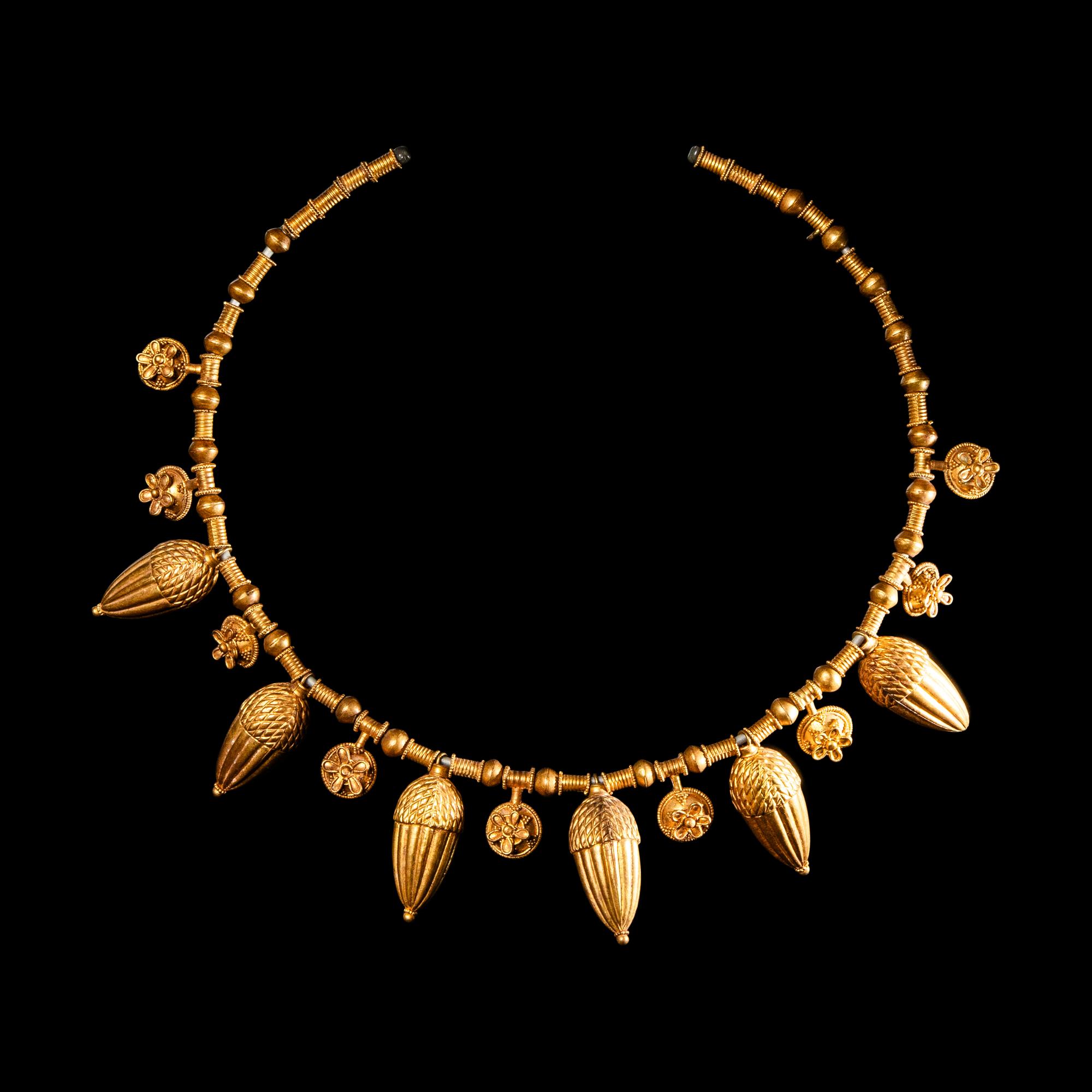 A Greek Gold Necklace with Acorn Pendants