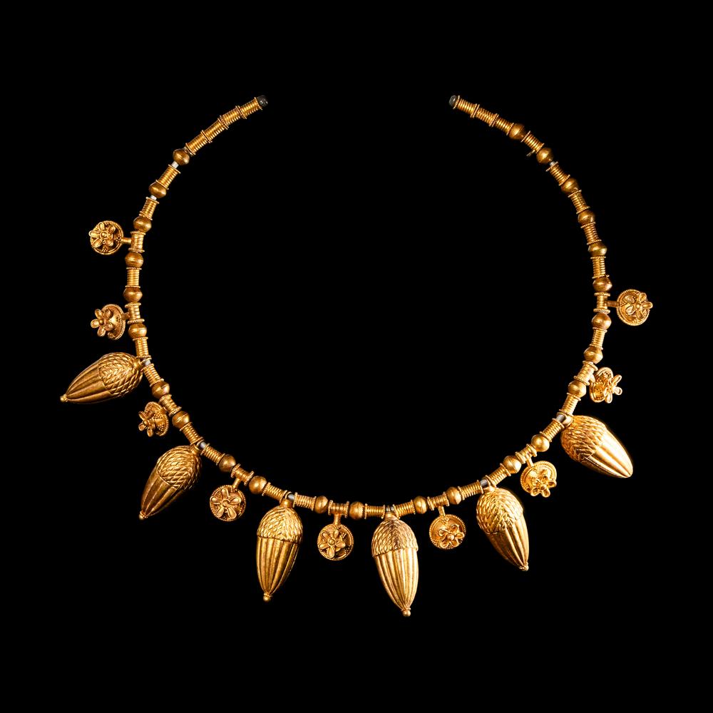 A Greek Gold Necklace with Acorn Pendants