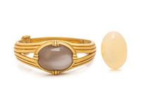 SLANE & SLANE, YELLOW GOLD AND SUNSTONE BANGLE BRACELET