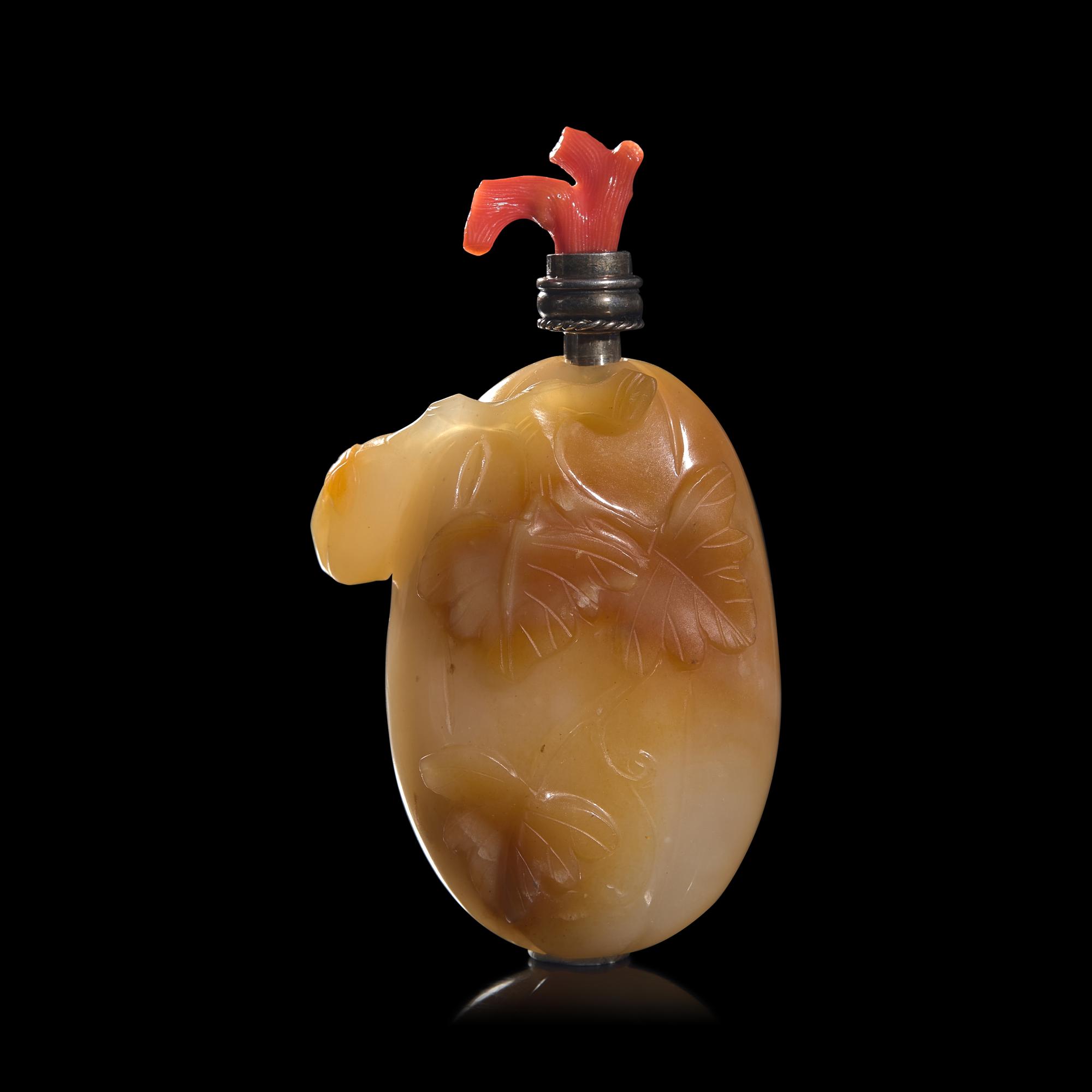 A Chinese Carved Chalcedony Agate "Gourds" Snuff Bottle