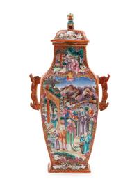 A Chinese Export Famille Rose Porcelain Covered Vase