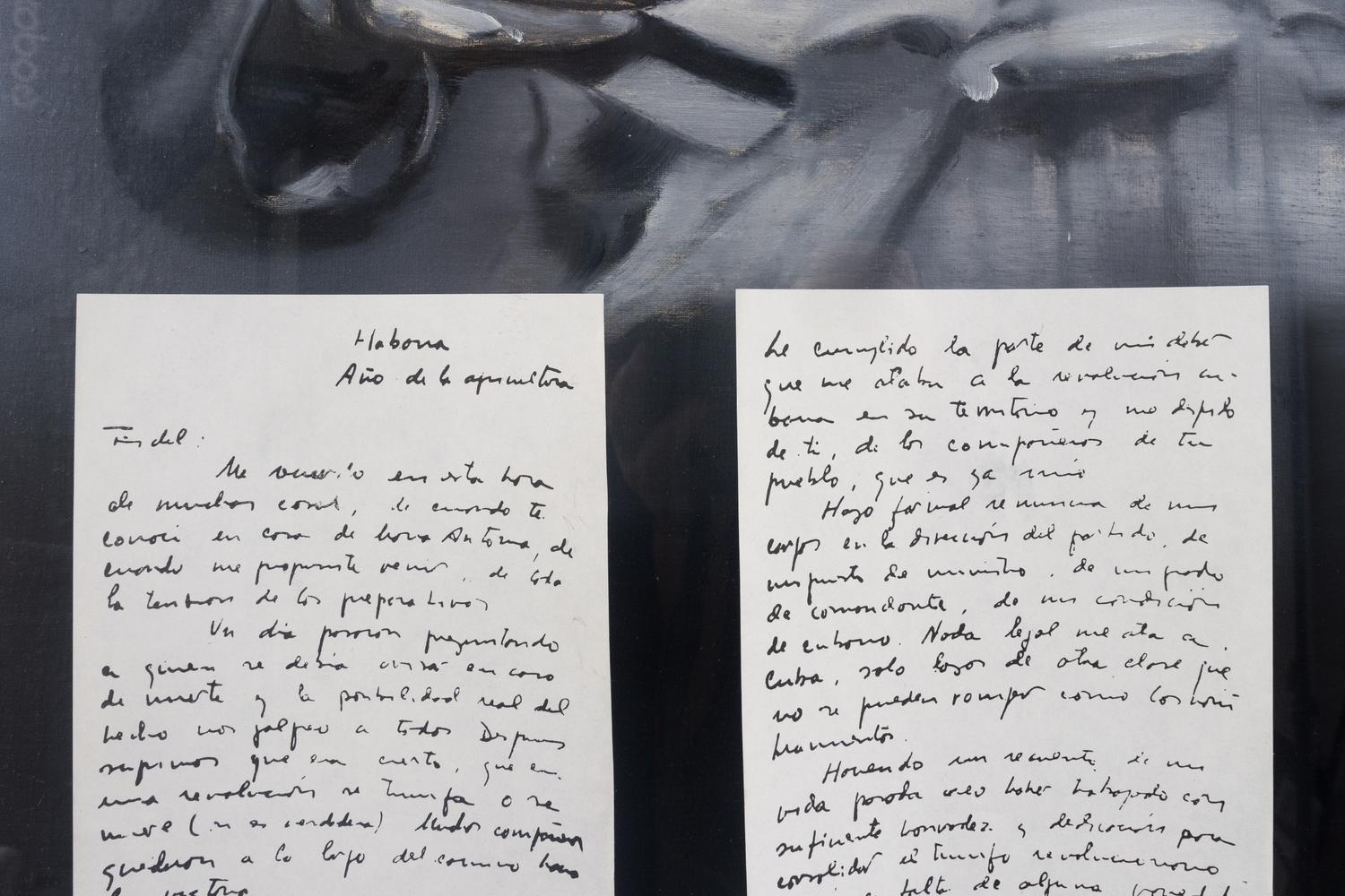 Fidel Castro reading letters sent to him by Che Guevara