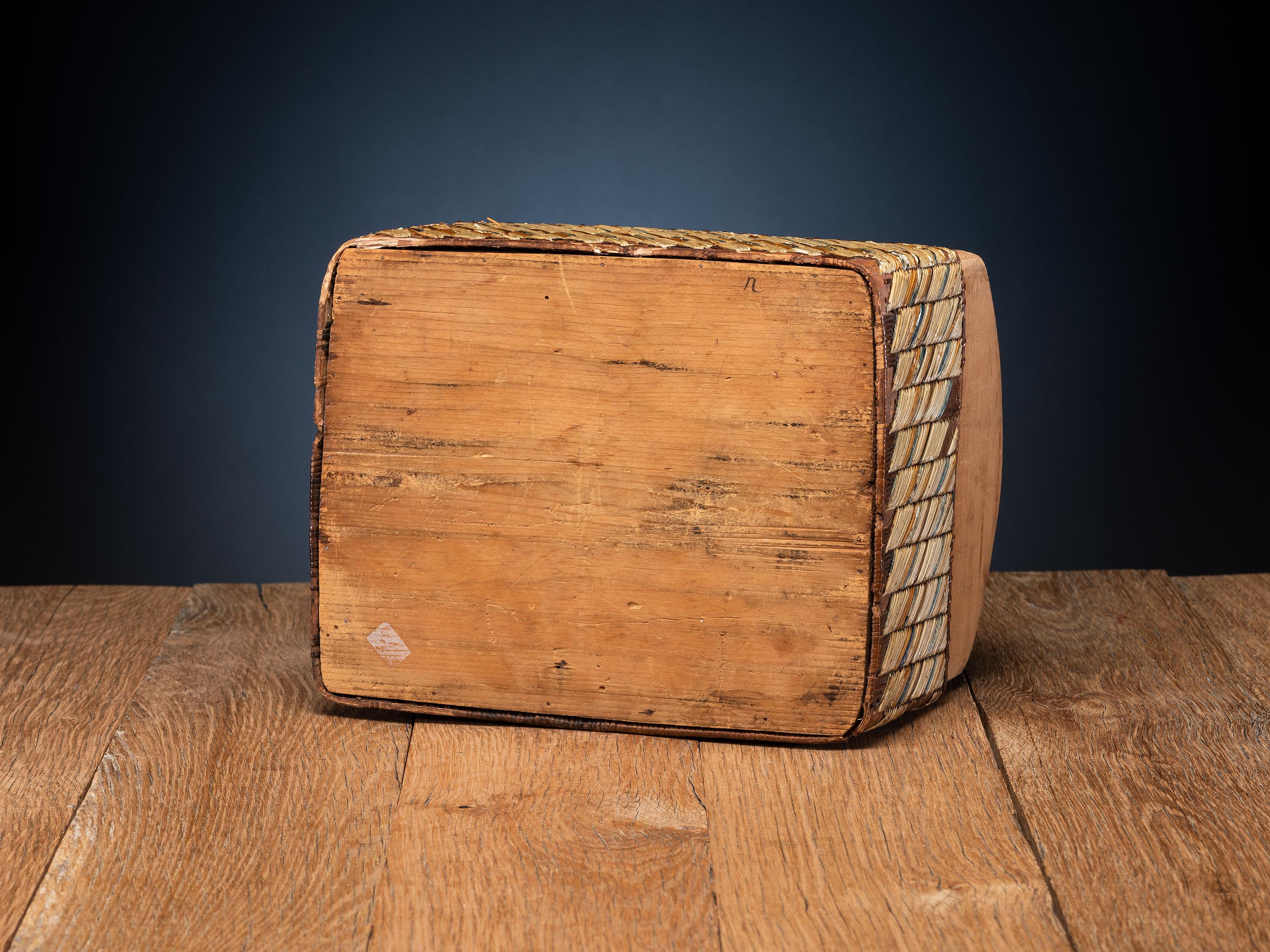 Mi'kmaq Quilled Birchbark Box