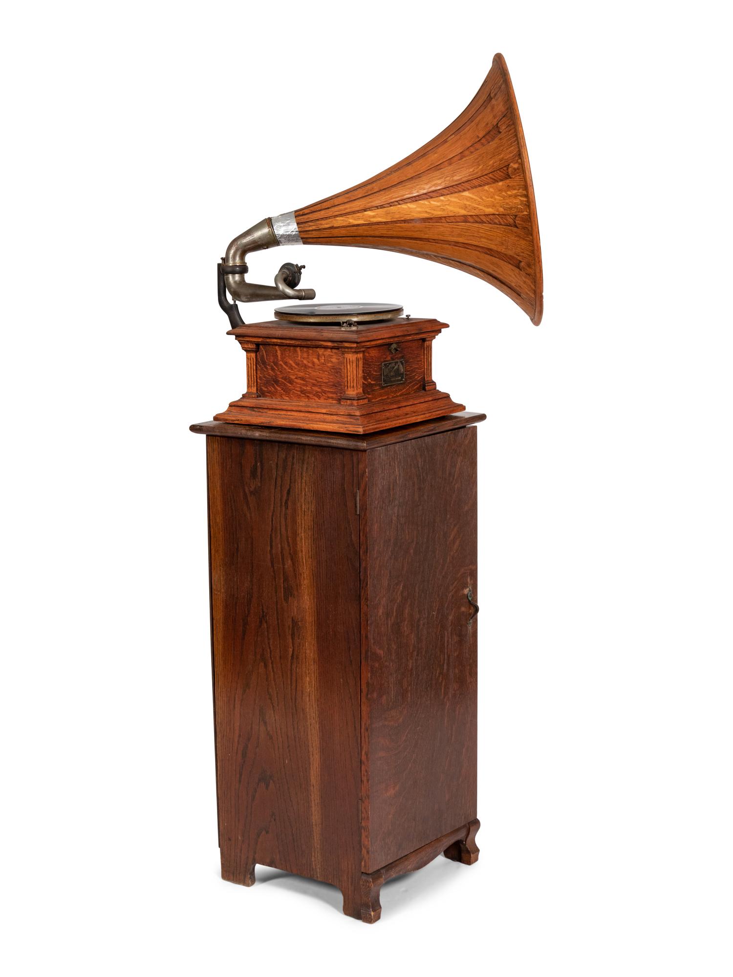 A Victor type III Disc Phonograph with a Wooden Horn