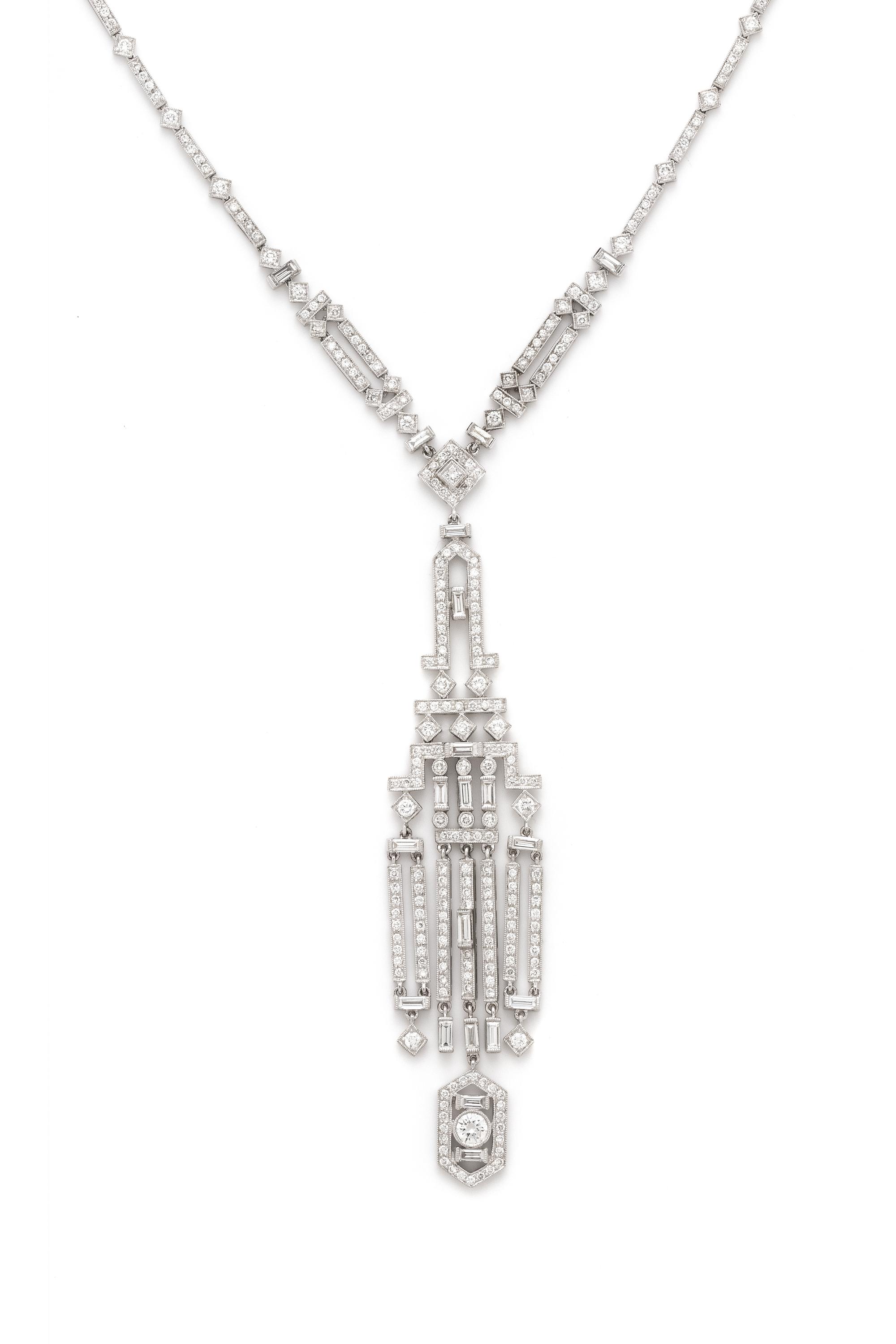 WHITE GOLD AND DIAMOND NECKLACE