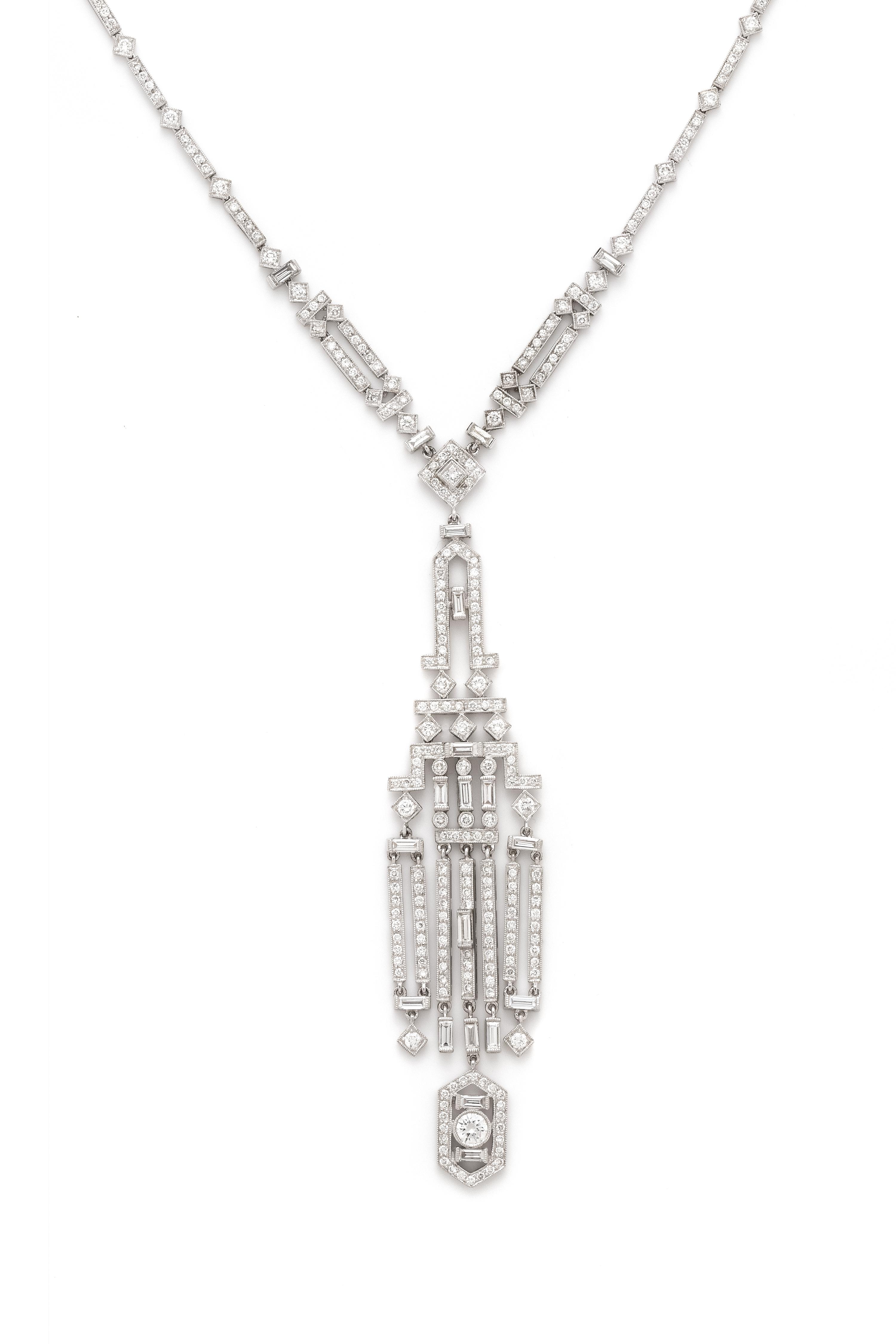 WHITE GOLD AND DIAMOND NECKLACE