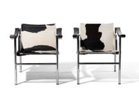 Pair of Ponyskin LC1 Basculant Chairs Cassina, Italy