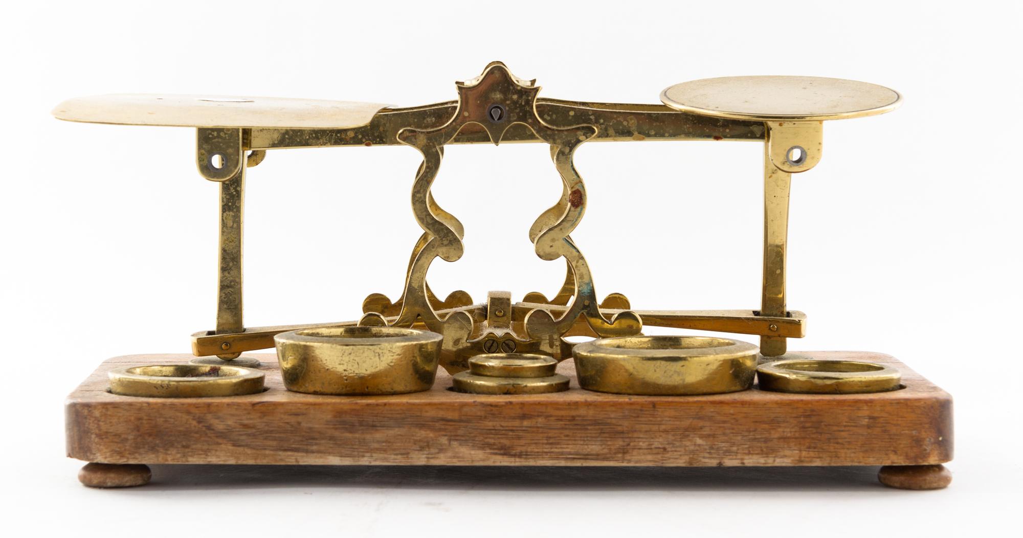 An English Brass Postal Scale, S. Mordan & Co. Width overall 15 1/2 inches. — 19TH CENTURY