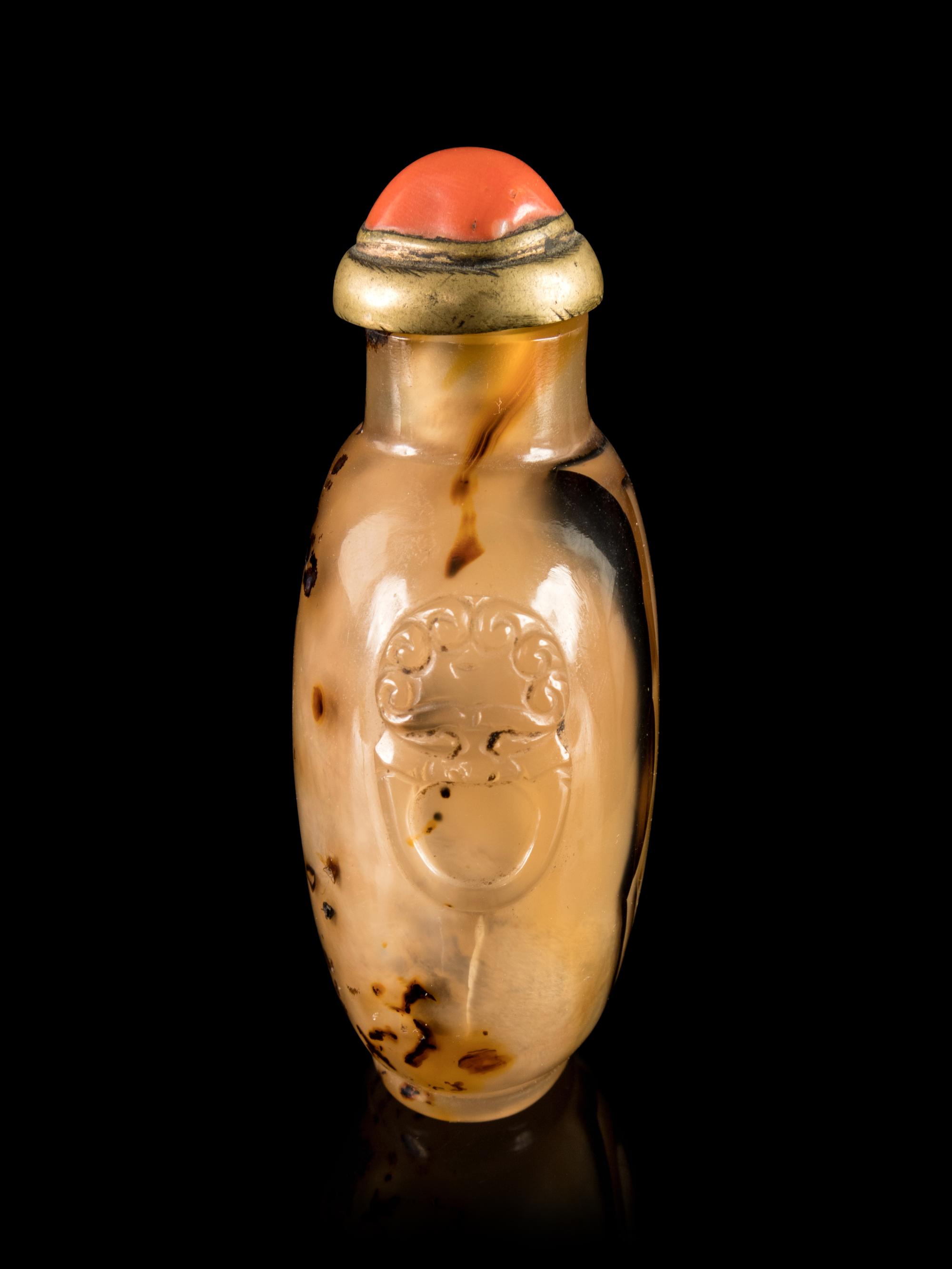 A Cameo Agate Snuff Bottle