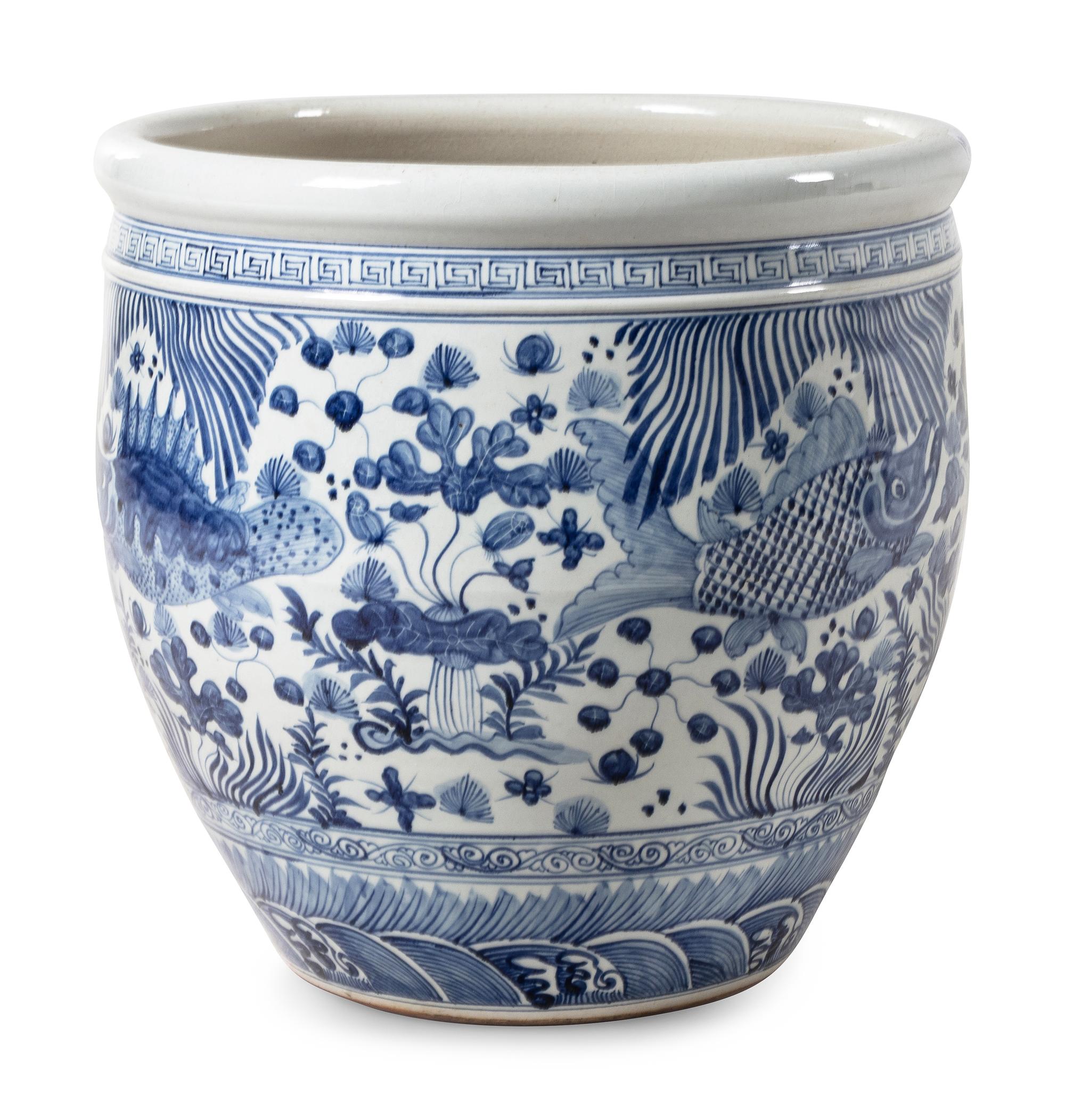 A Chinese Export Porcelain Jardinière