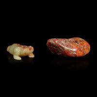 A Chinese carved jade toad and a hardstone example 玉雕石雕金蟾各一隻