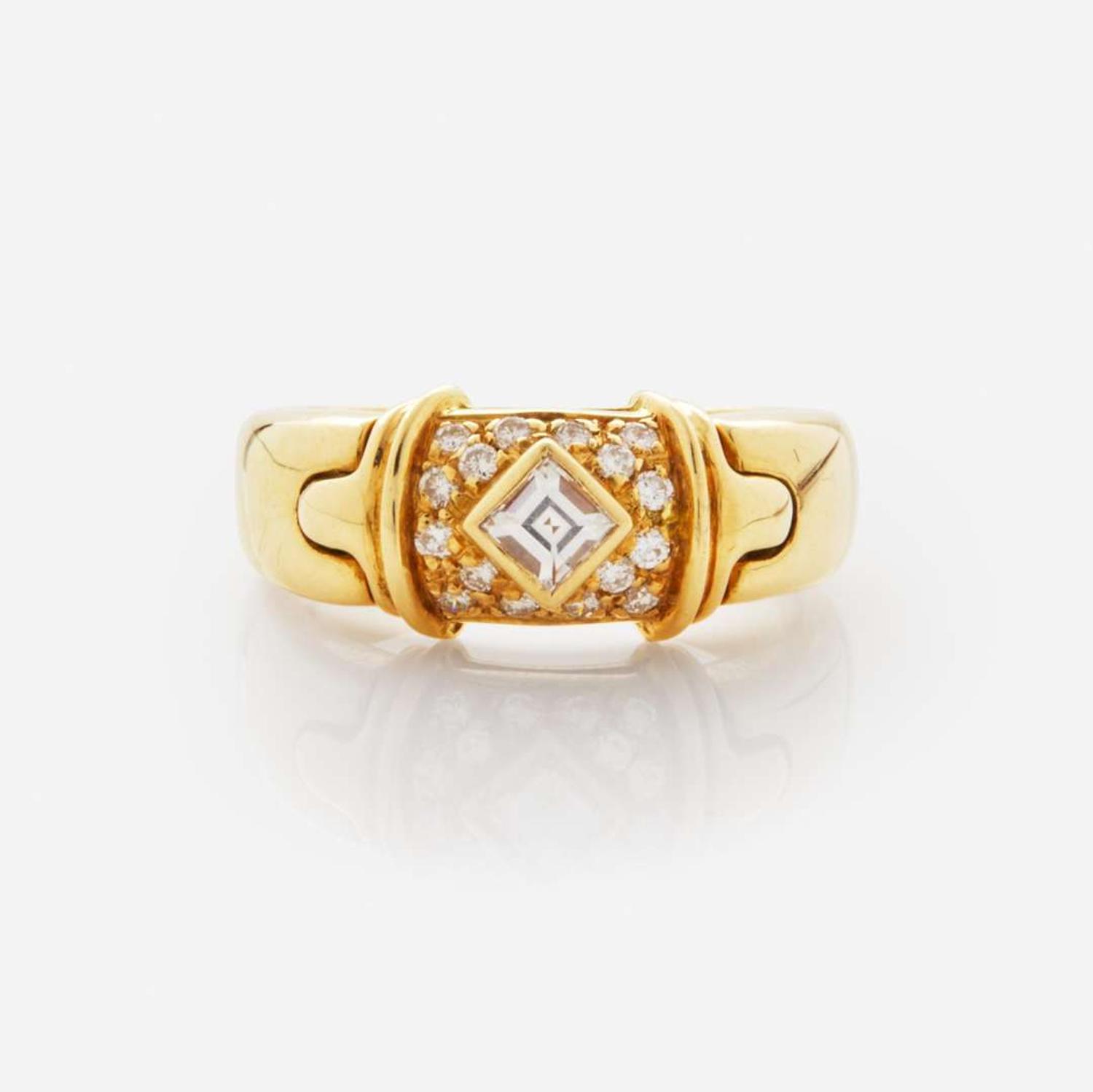 An 18K Yellow Gold and Diamond Bvlgari Ring