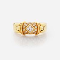 An 18K Yellow Gold and Diamond Bvlgari Ring