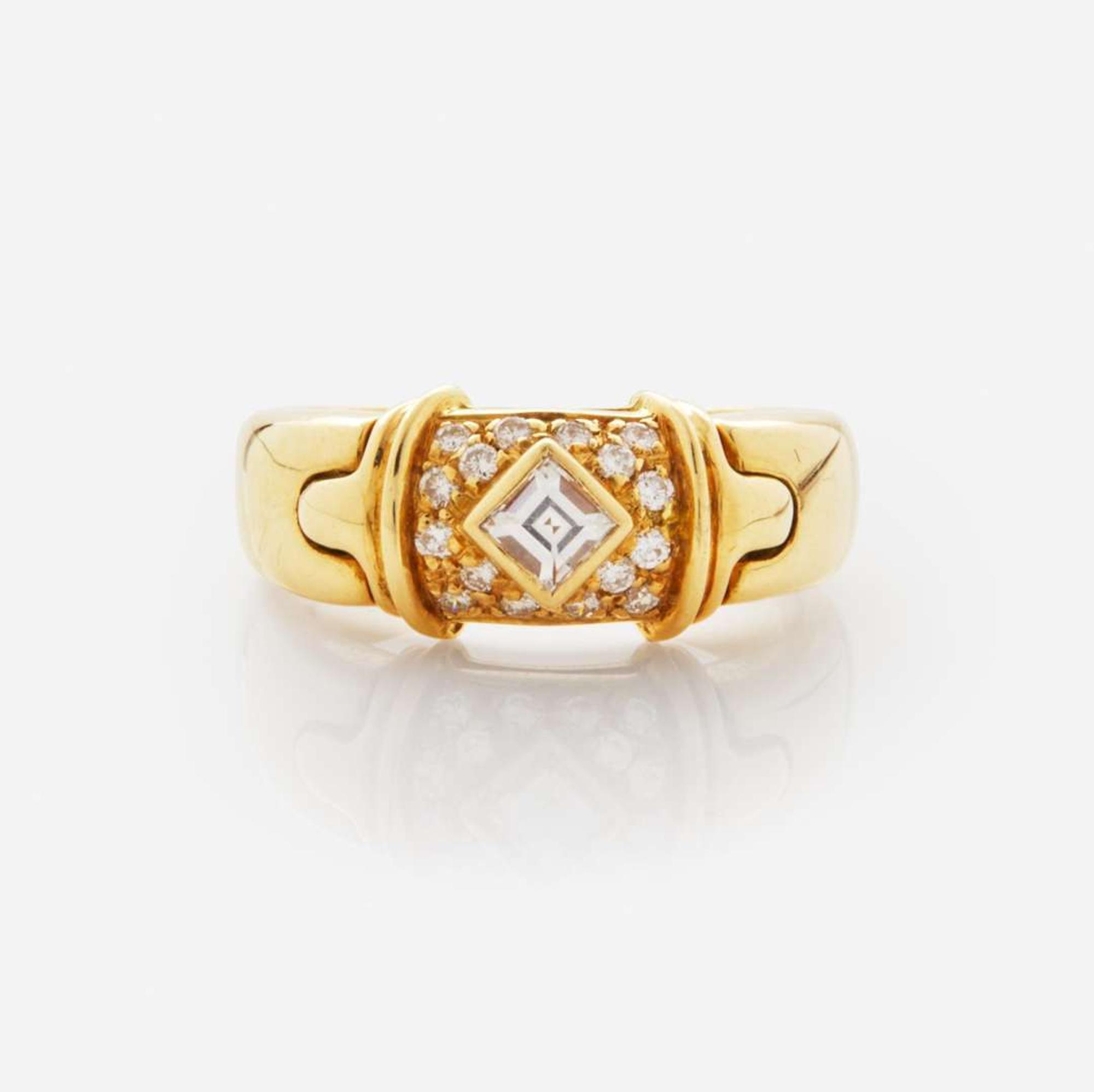 An 18K Yellow Gold and Diamond Bvlgari Ring