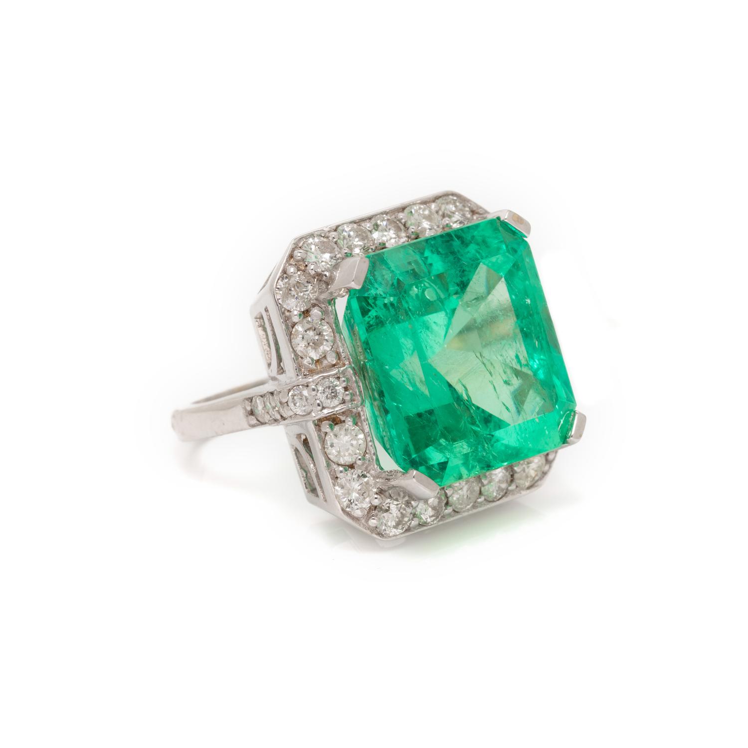 COLOMBIAN EMERALD AND DIAMOND RING