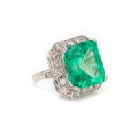 COLOMBIAN EMERALD AND DIAMOND RING
