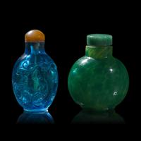 Two Chinese Monochrome Glass Snuff Bottles, 19th Century — 清晚期 料器鼻煙壺兩支