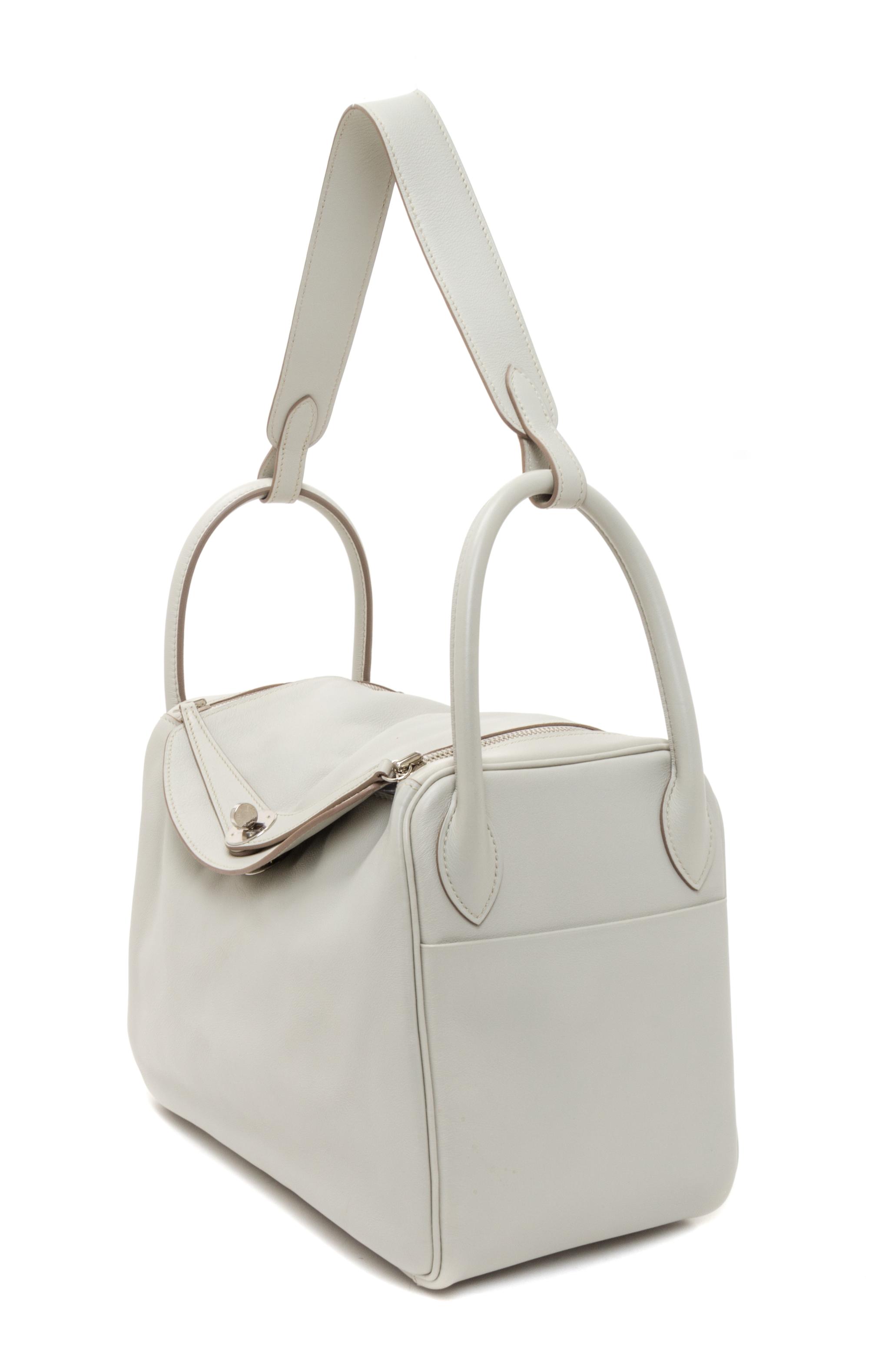 An Hermes Gris Pearle Swift Lindy 30 Handbag, 12" x 7.5" x 6.5".