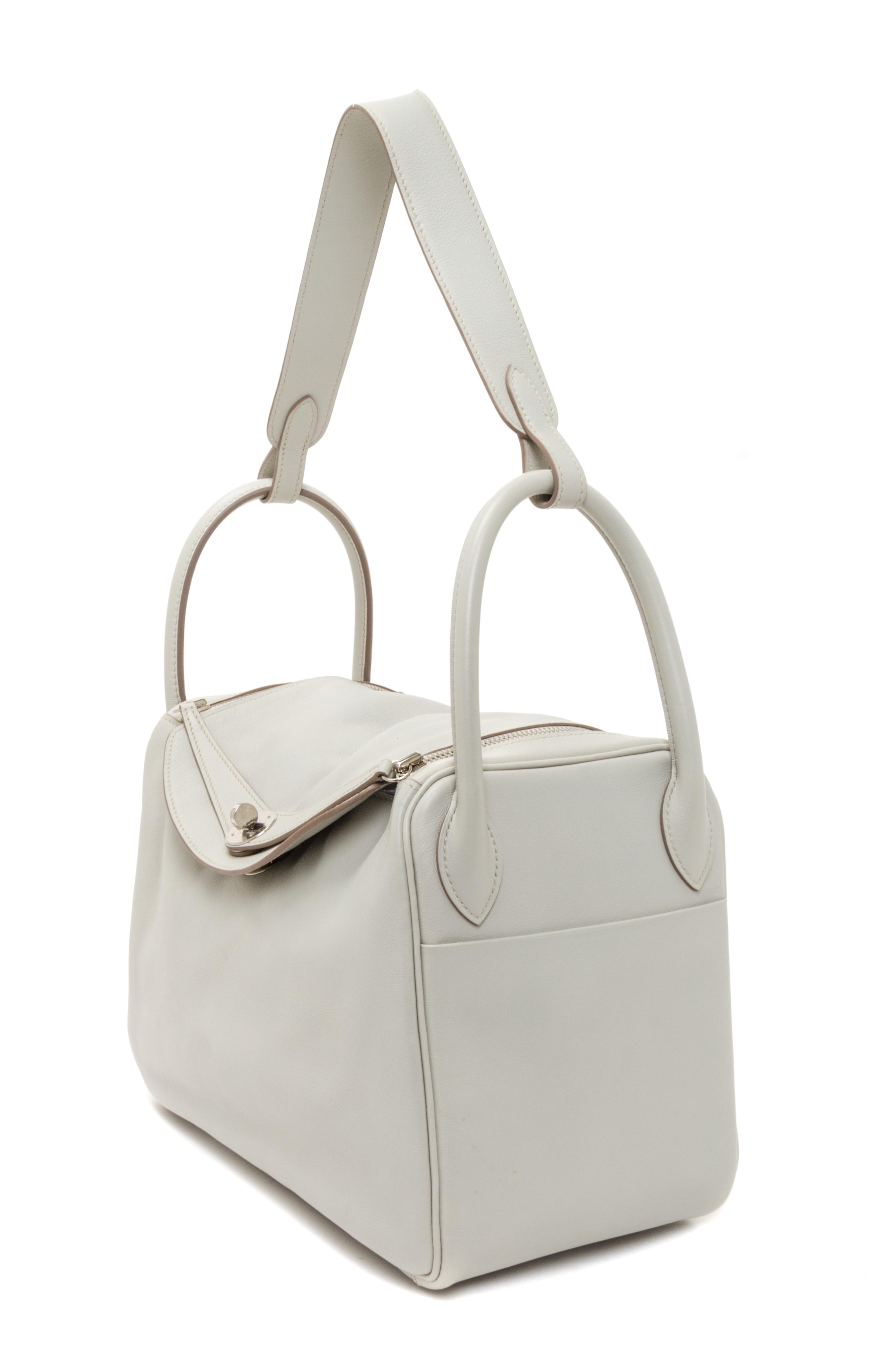 An Hermes Gris Pearle Swift Lindy 30 Handbag, 12" x 7.5" x 6.5".