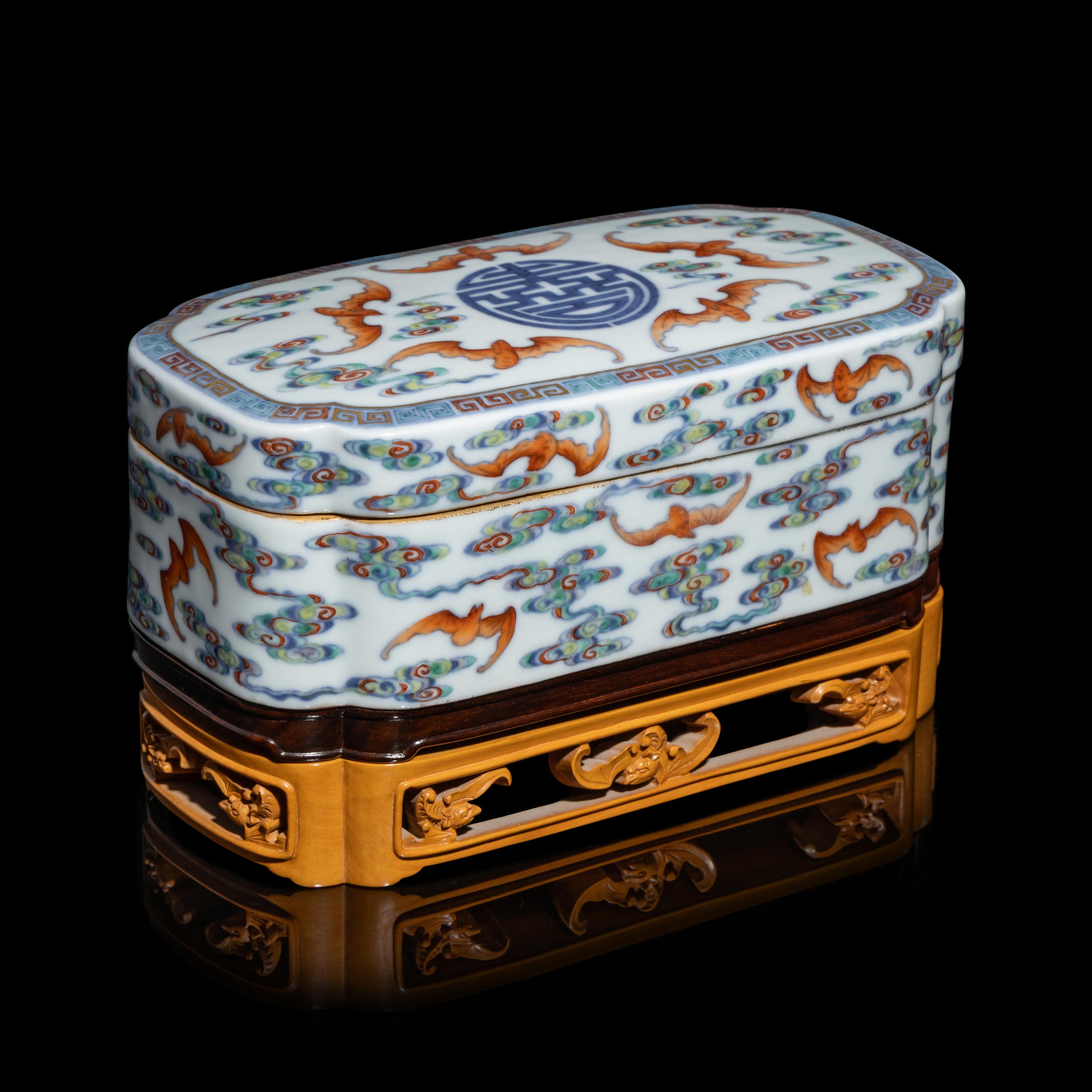 A Chinese Doucai Porcelain 'Bats and Clouds' Box and Cover, 18th Century — 清中期 斗彩五福捧壽長方盒