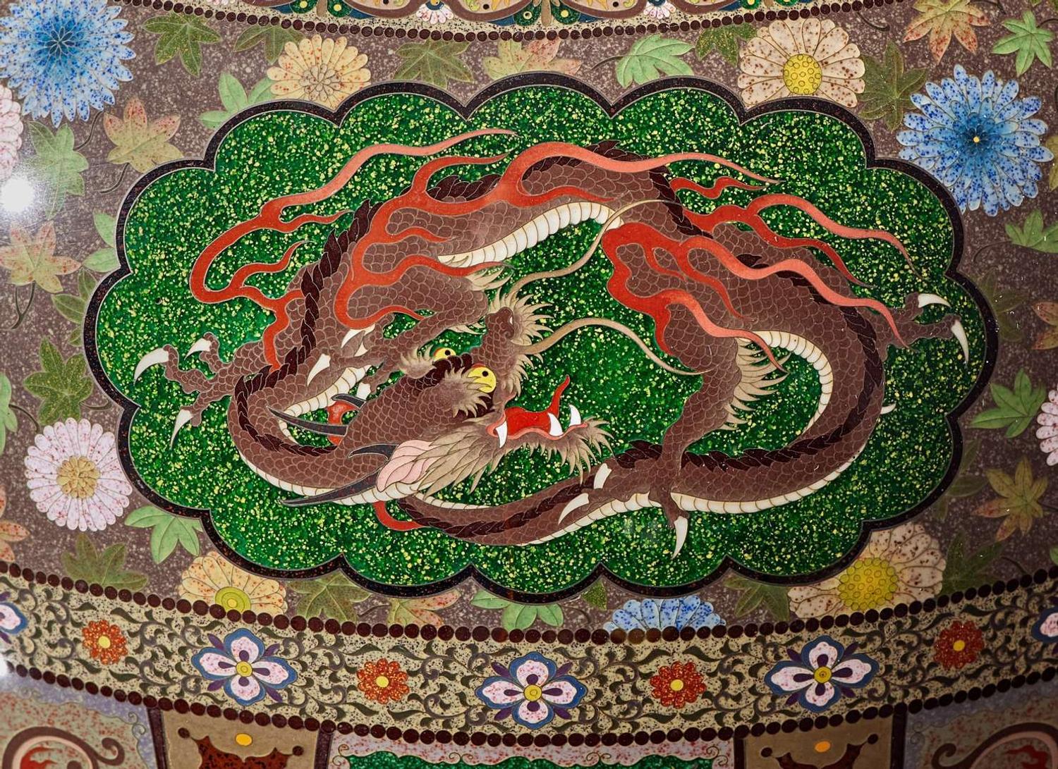 A Japanese cloisonne large spherical vessel and cover, Meiji period 日本琺瑯圓蓋罐 明治