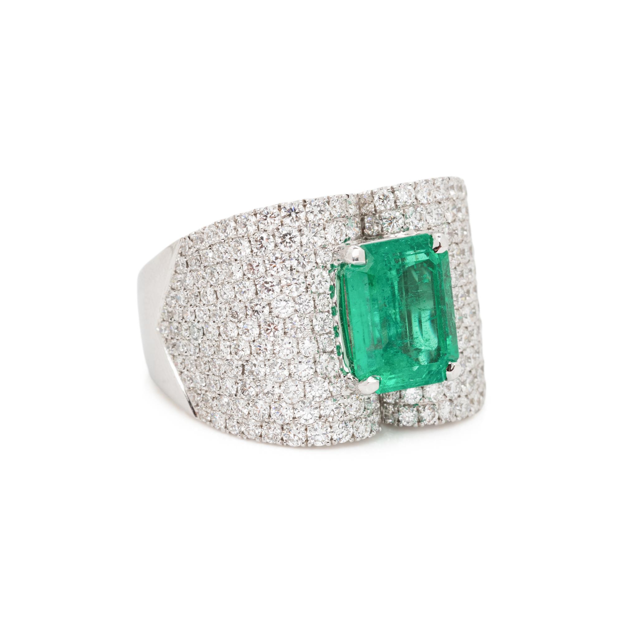 COLOMBIAN EMERALD AND DIAMOND RING