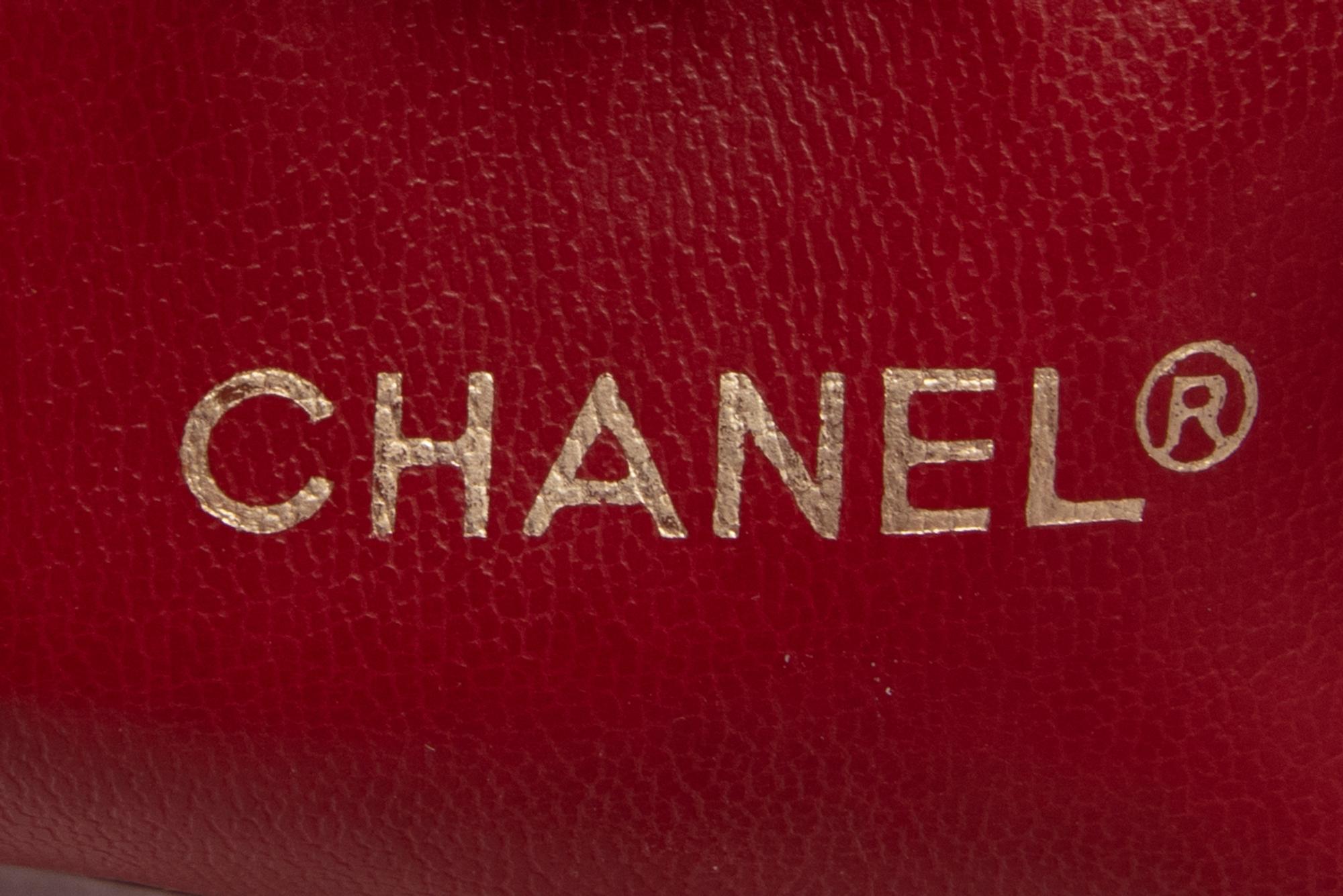 Chanel Shoulder Bag in Quilted Red Lambskin