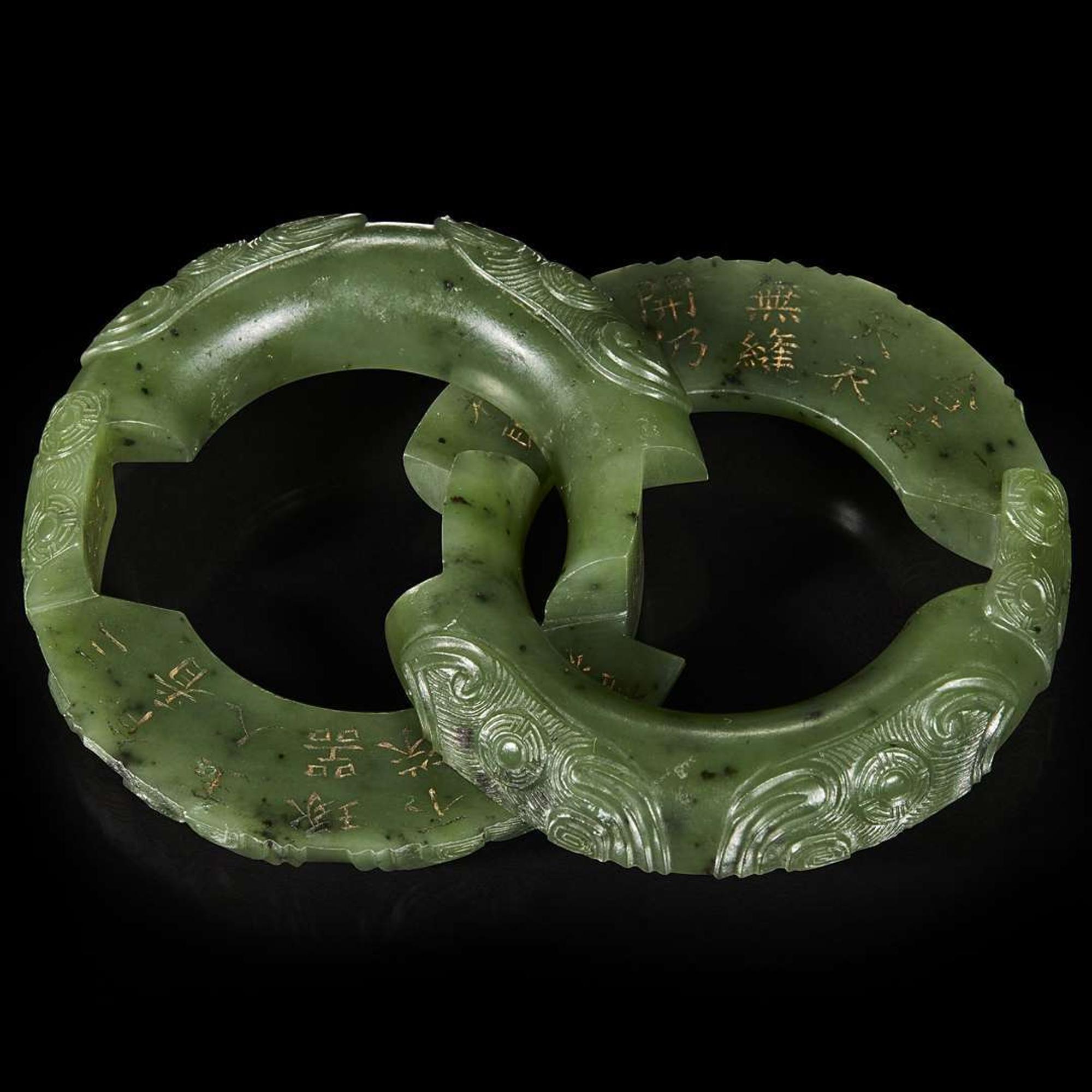 A Chinese spinach jade double ring 碧玉御题诗蚩尤环