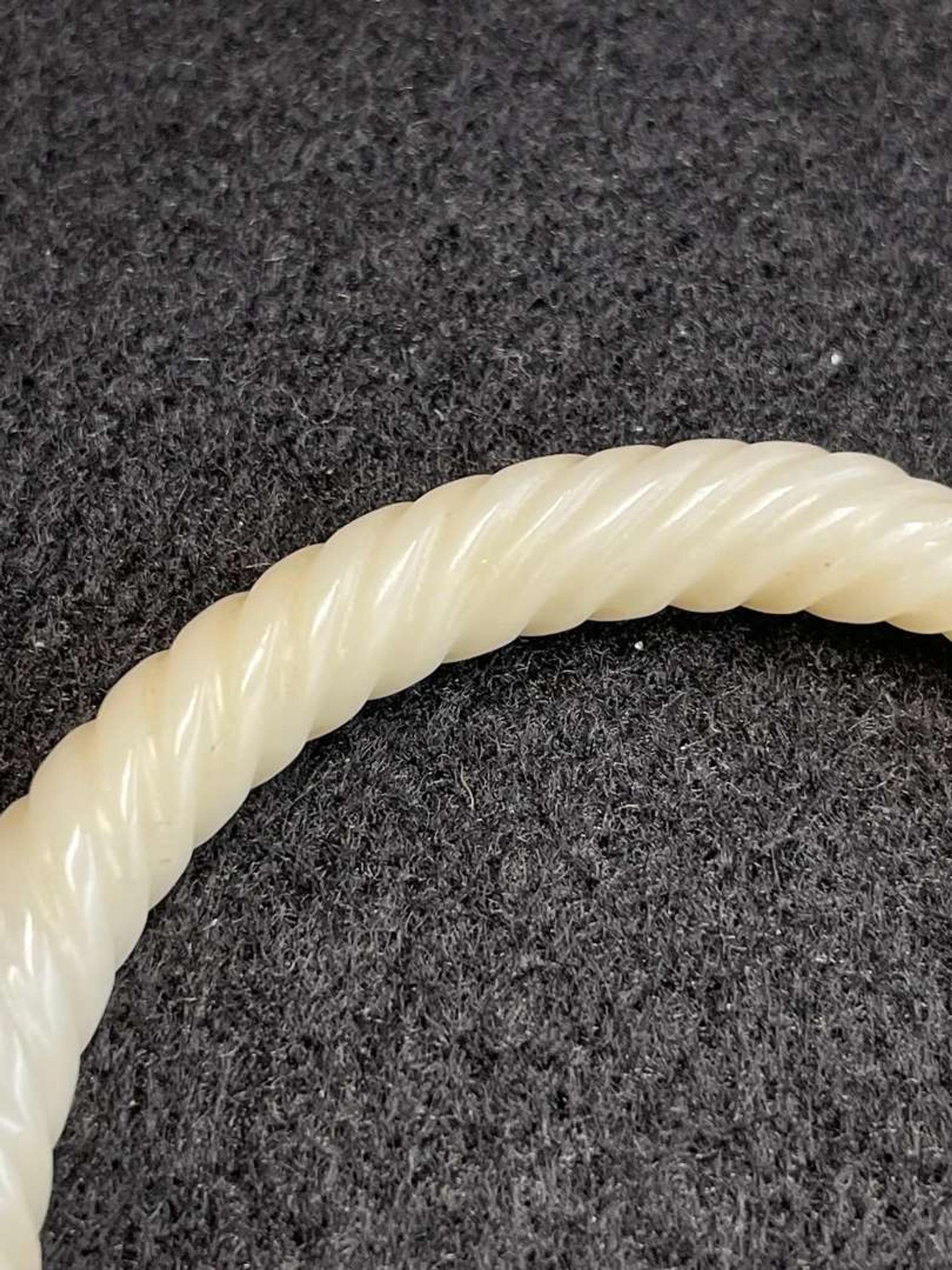 A Chinese white jade bangle 白玉手镯 Mid to late Qing dynasty ????