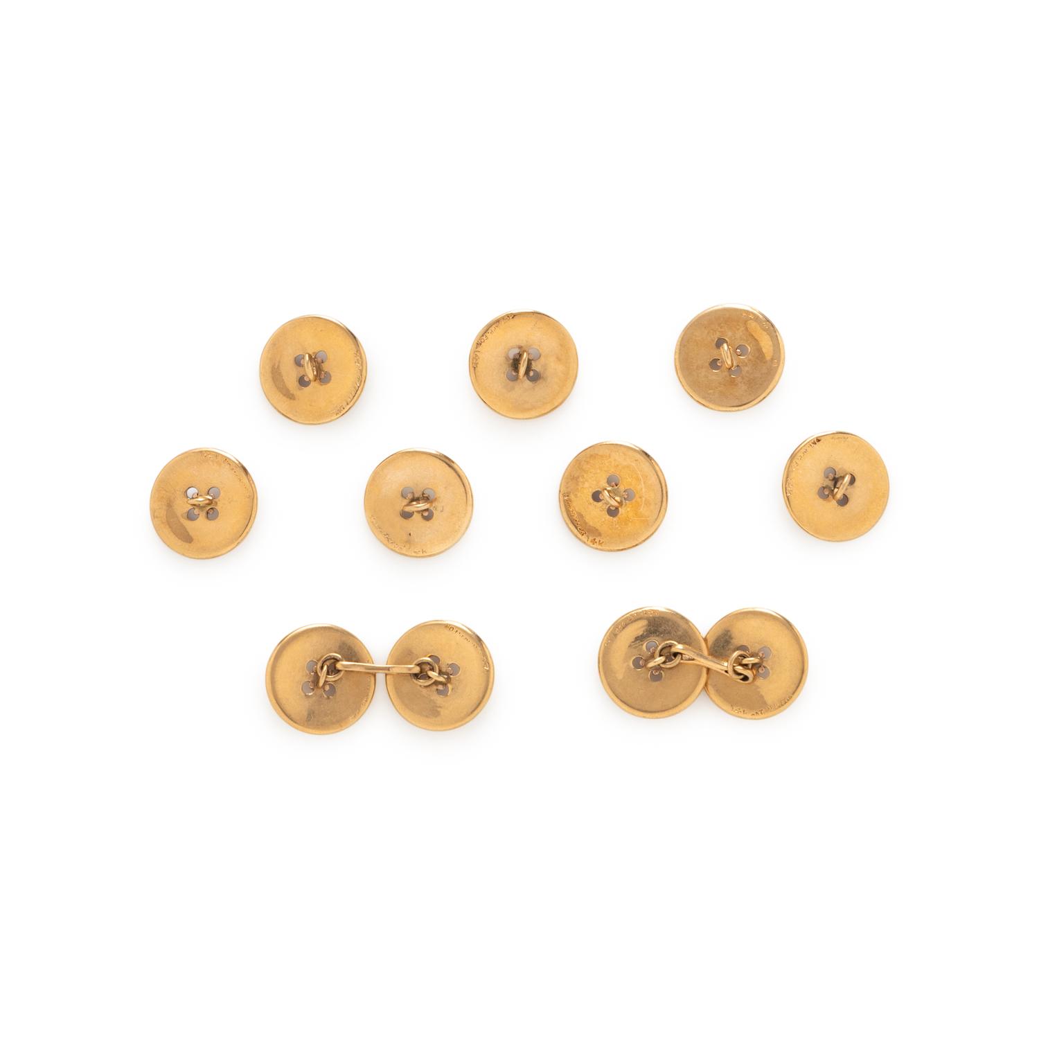 YELLOW GOLD CUFFLINKS AND SET OF BUTTONS