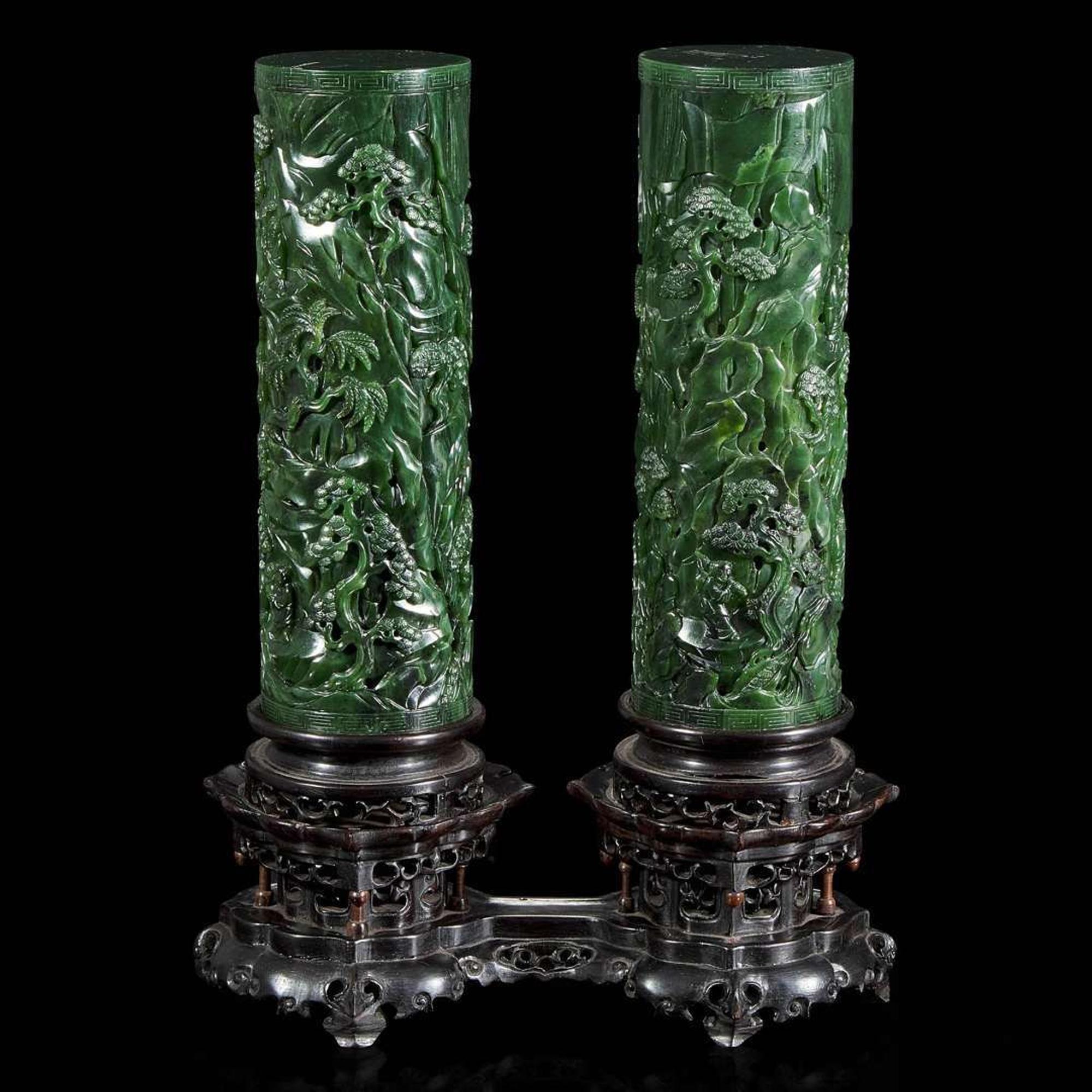 A pair of Chinese spinach jade cylinder censers and covers with wood stand 翠玉熏香炉一对及木底座 Late 19th/ early 20th century ???????????