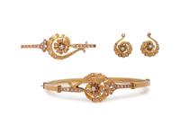 YELLOW GOLD AND SEED PEARL JEWELRY