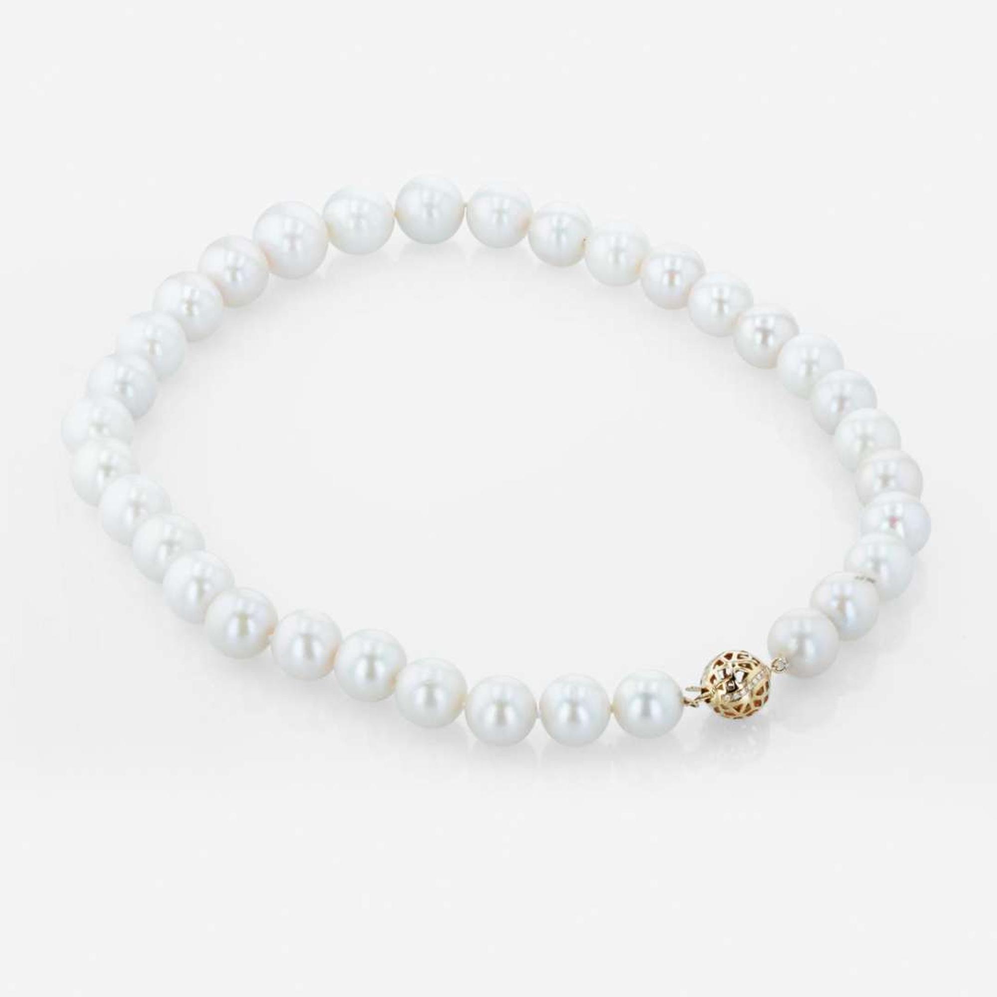 A 14K yellow gold and South Sea cultured pearl necklace