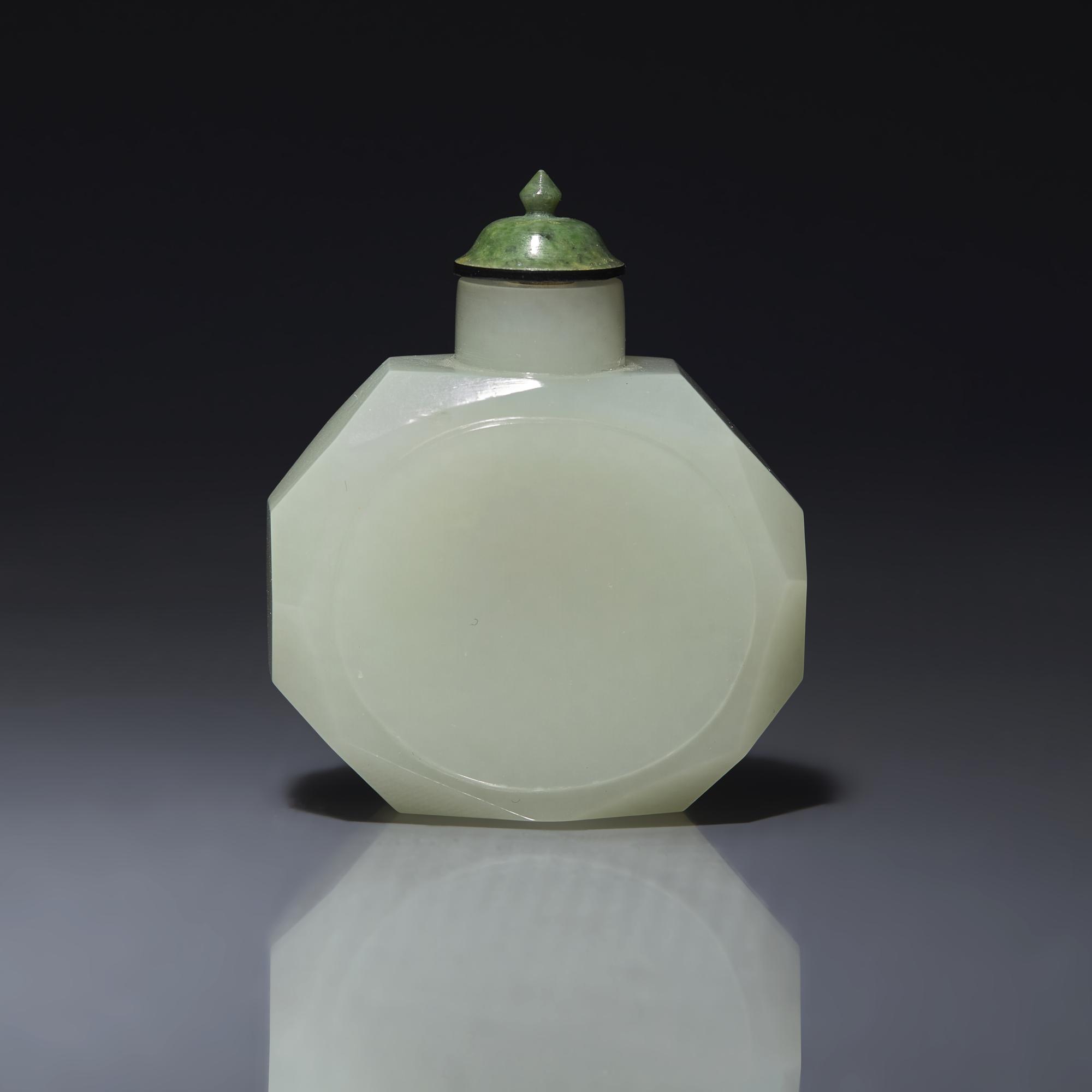 A Chinese White Jade Snuff Bottle 白玉八方鼻烟壺