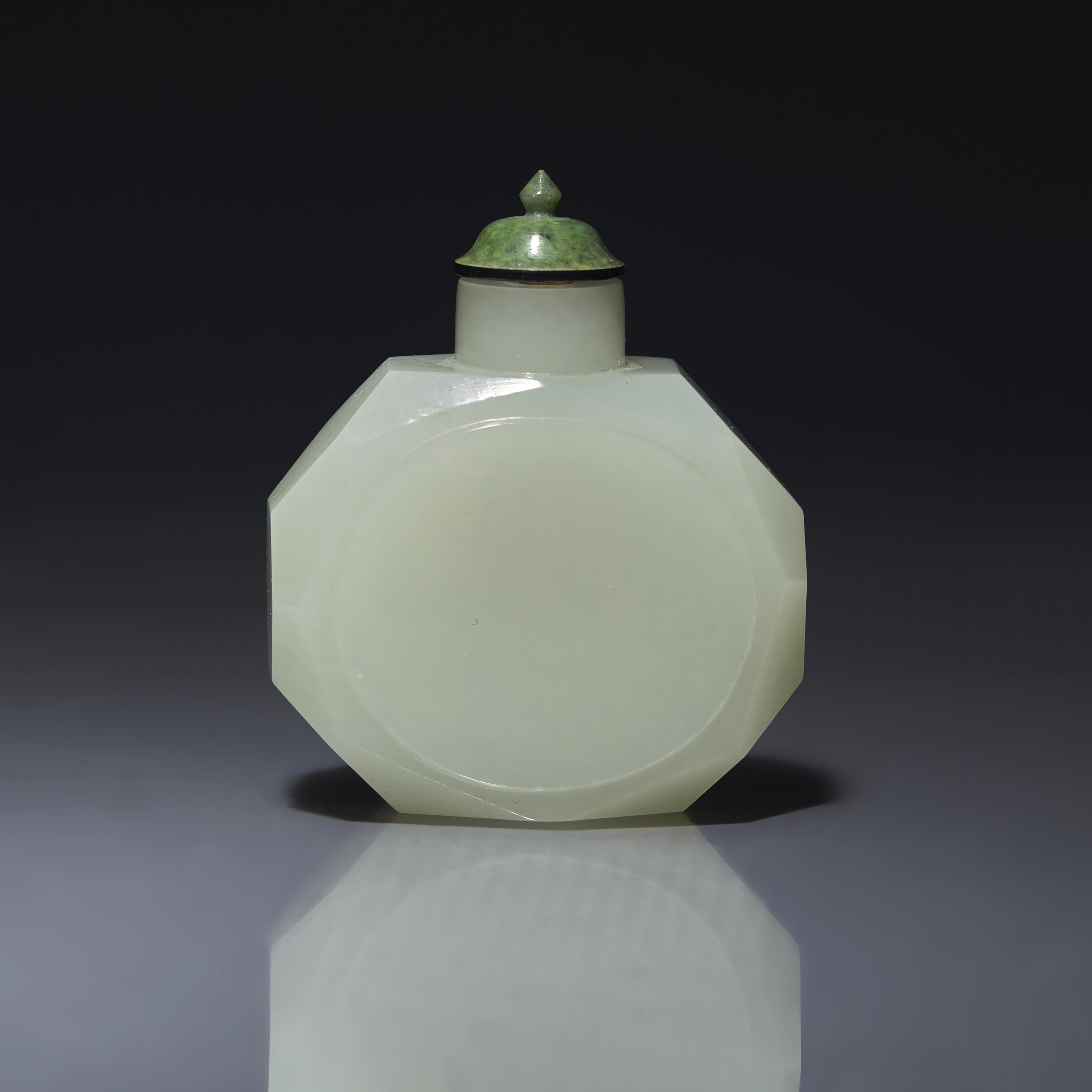 A Chinese White Jade Snuff Bottle 白玉八方鼻烟壺