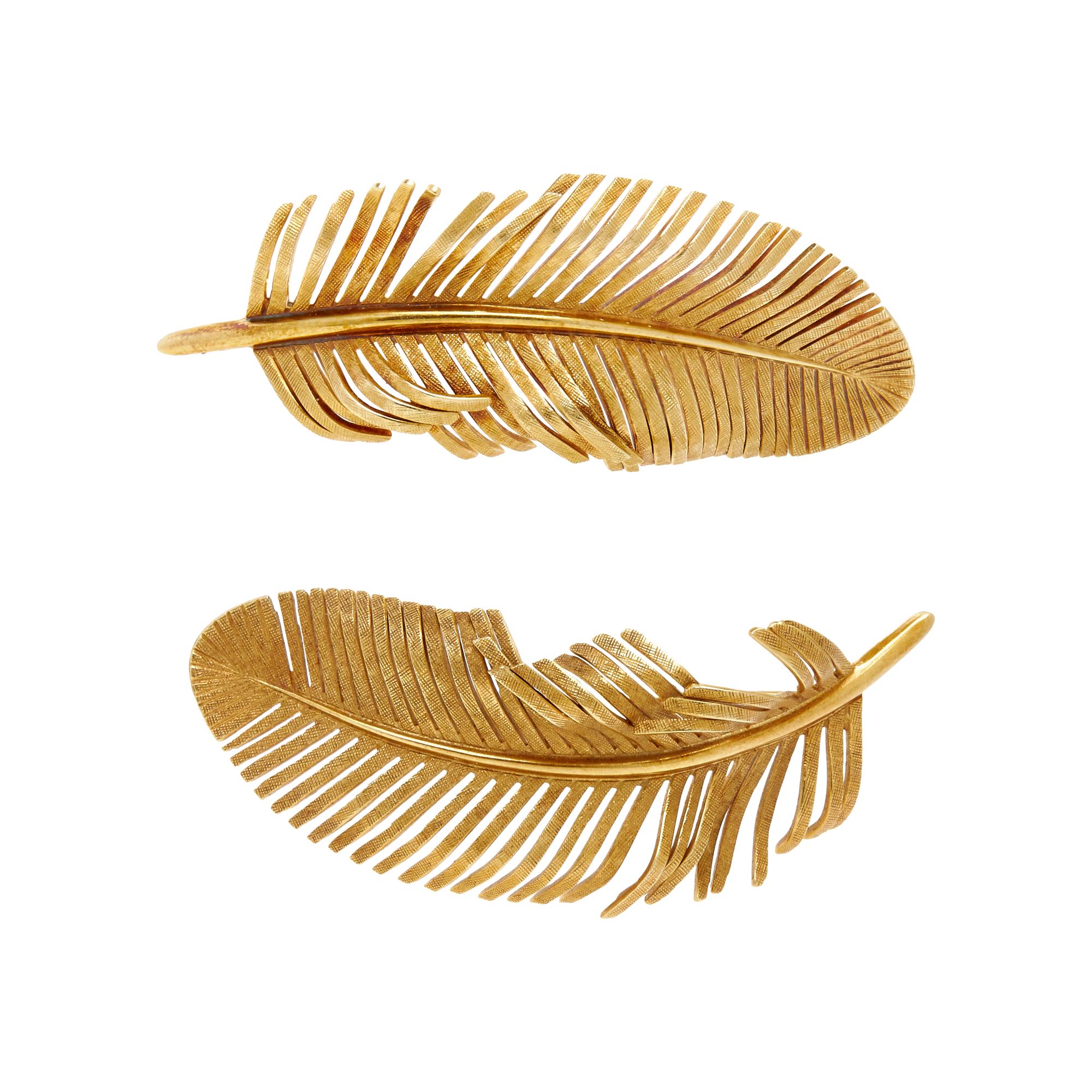 TIFFANY & CO., PAIR OF YELLOW GOLD FEATHER BROOCHES