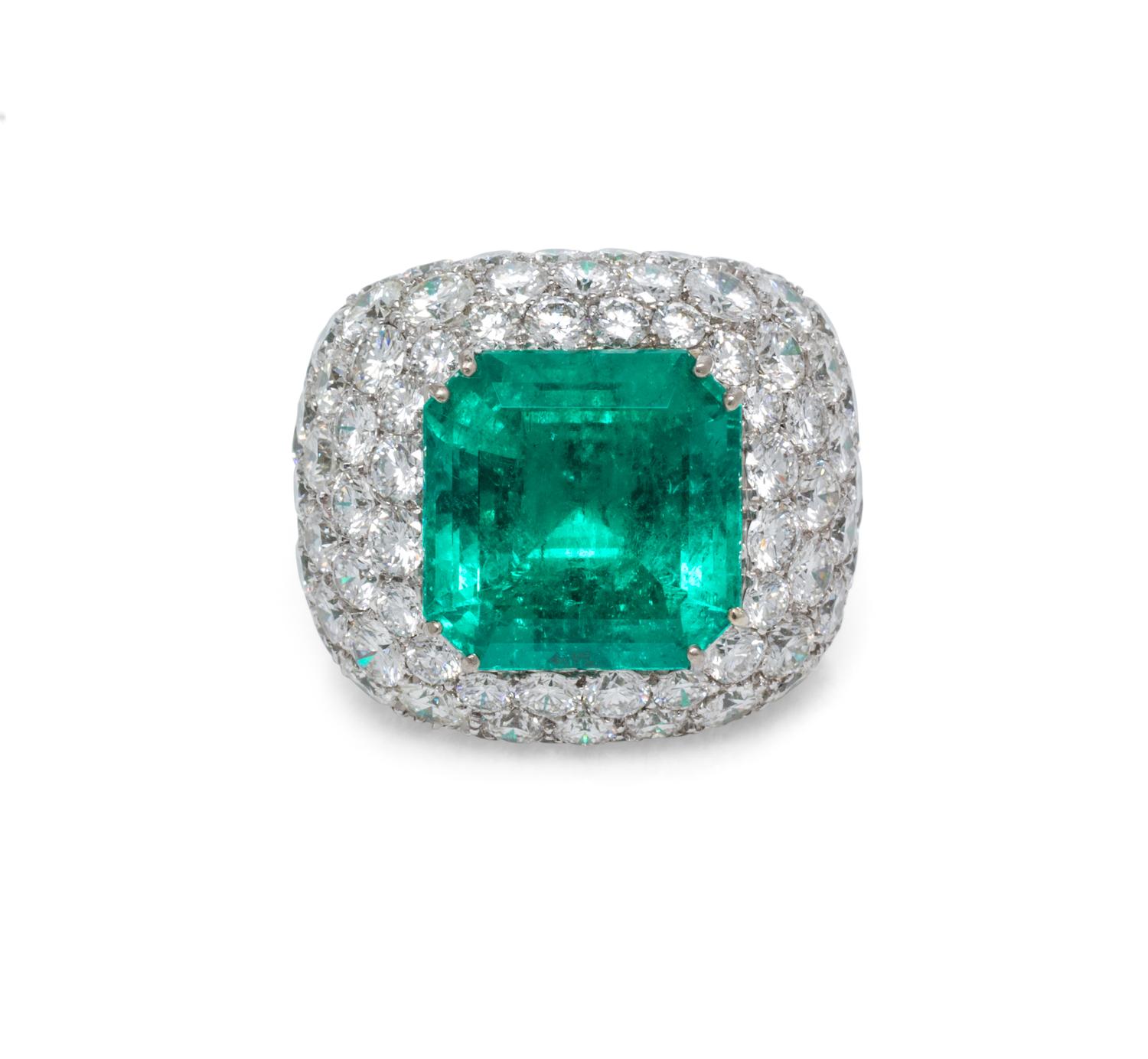 An 18 Karat White Gold, Emerald and Diamond Ring, 21.40 dwts.