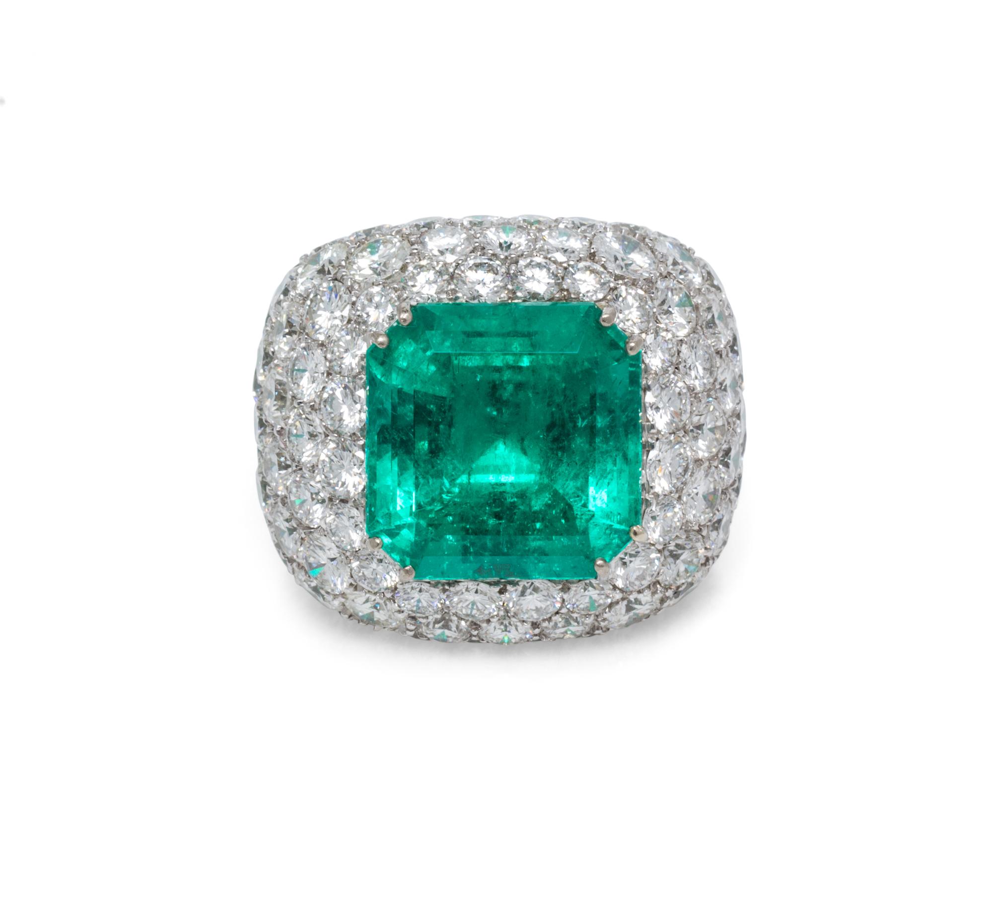 An 18 Karat White Gold, Emerald and Diamond Ring, 21.40 dwts.