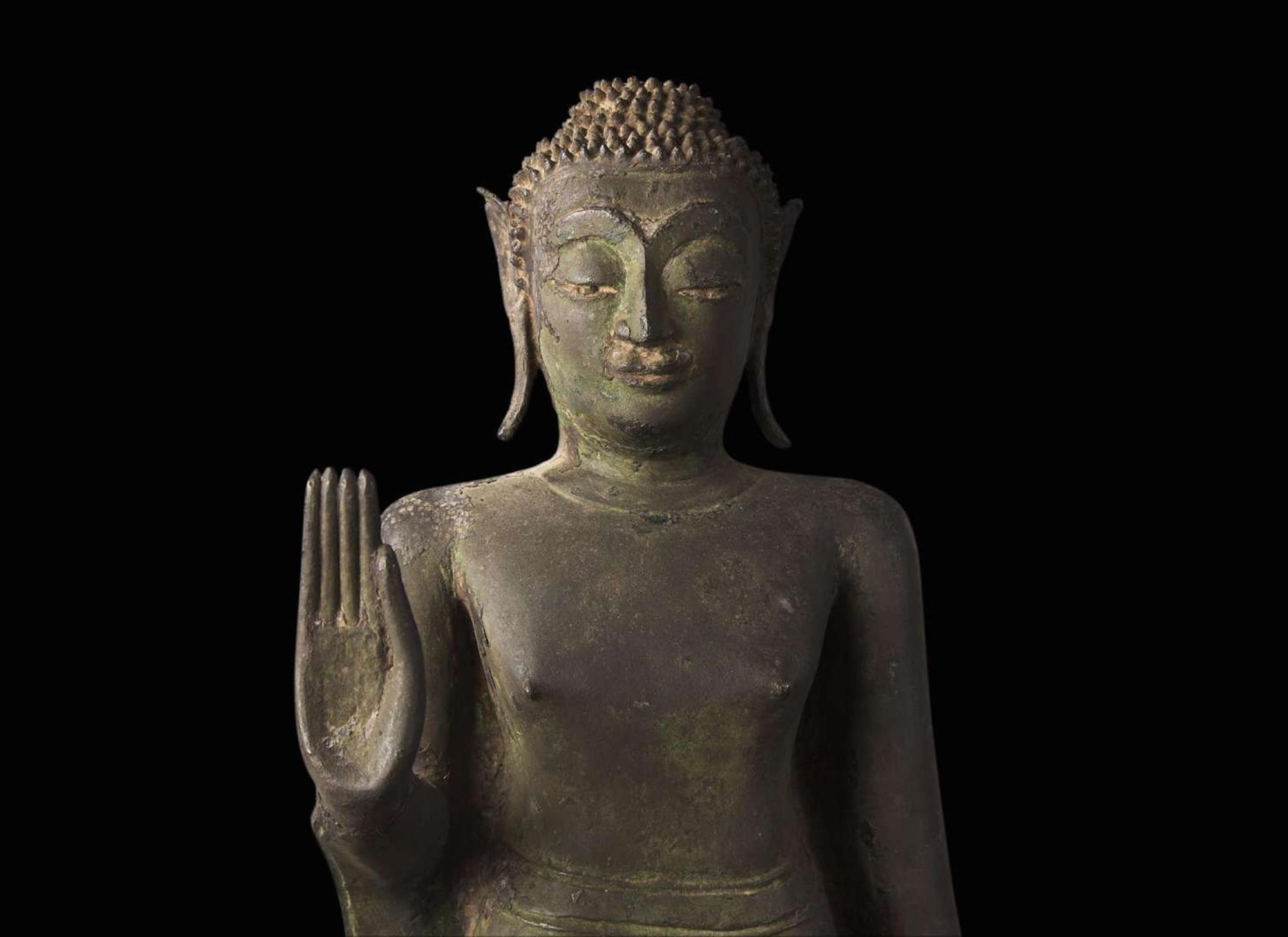 A Thai Lan Na style bronze figure of a standing Buddha, 18th century or earlier 泰國蘭納風格立佛 十八世紀或更早