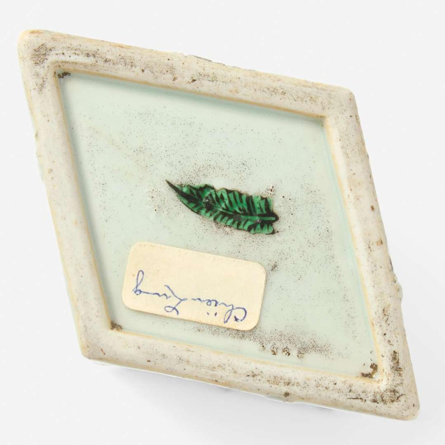 A Chinese famille verte decorated losenge section brush pot 素三彩八仙仿竹編筆筒
