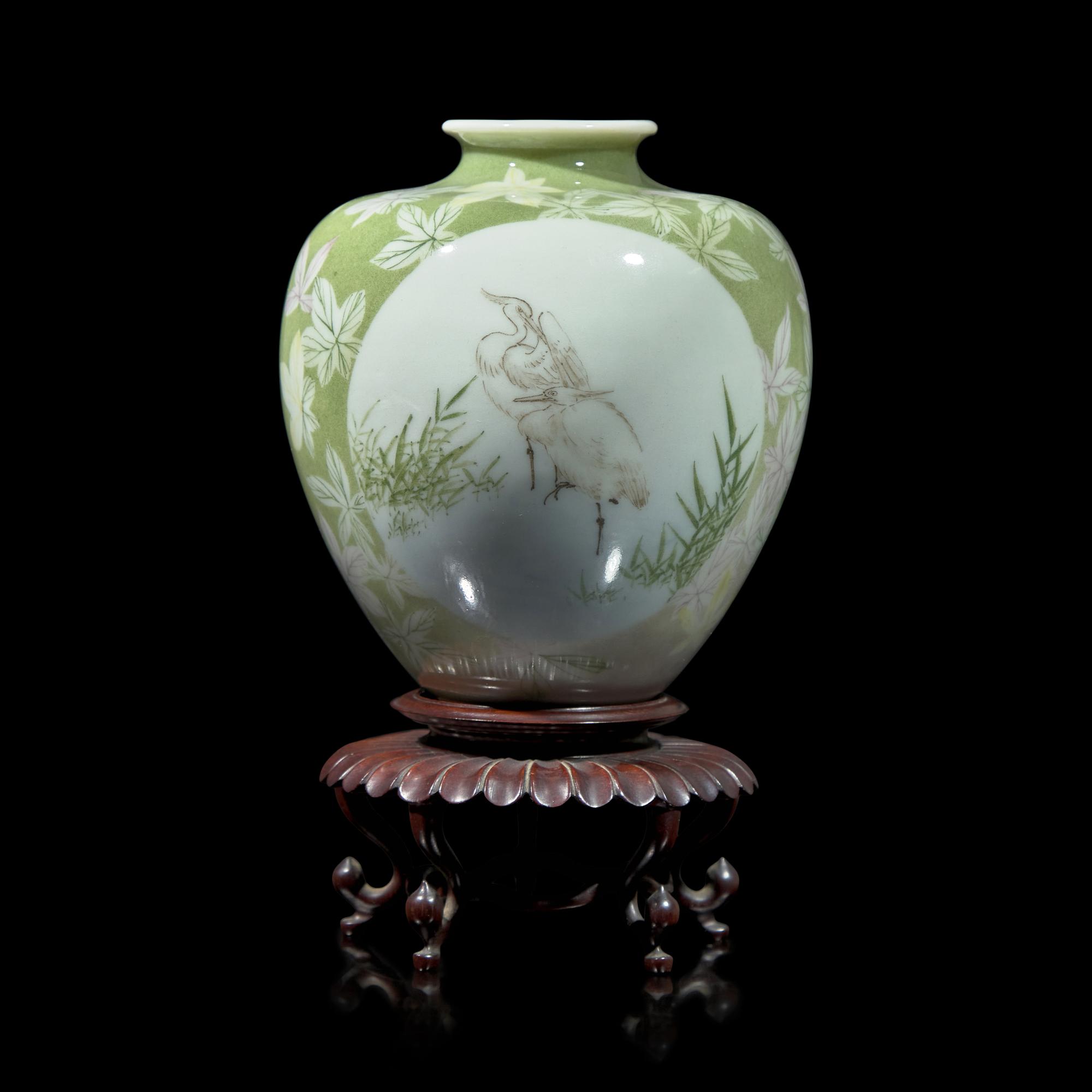 A Pair of Japanese Porcelain 'Floral' Dishes, signed Makuzu Kozan sei , and a Vase, Inoue Ryosai