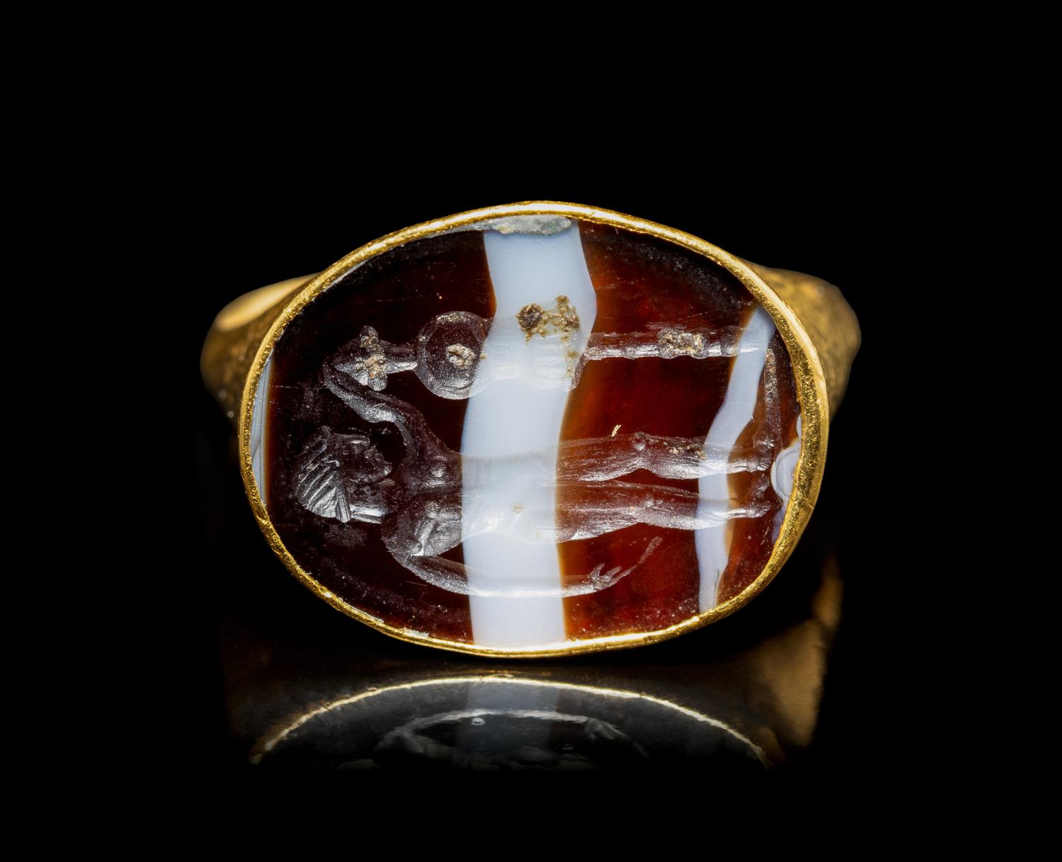 A Roman Gold and Banded Agate Finger Ring with a Warrior