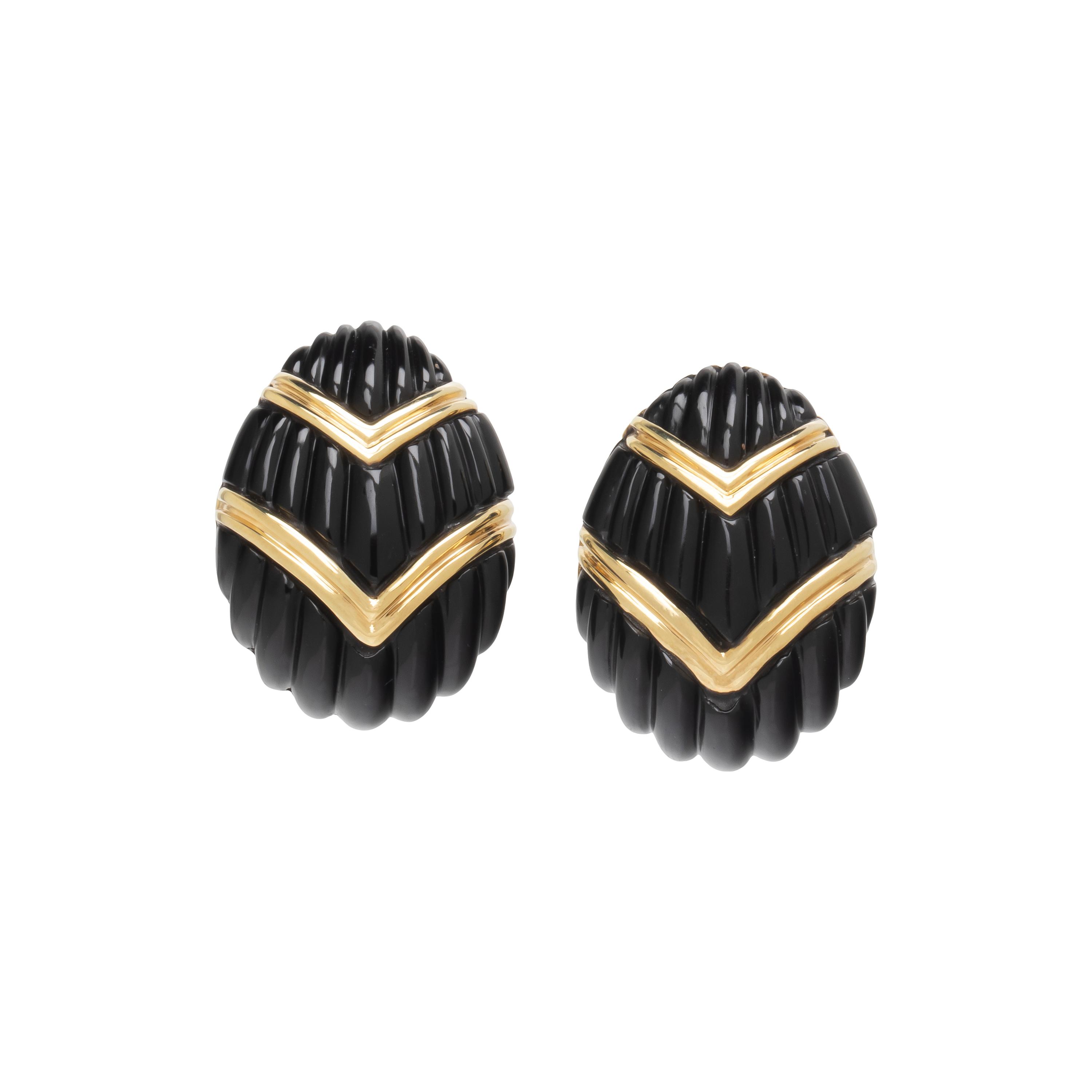 BLACK CORAL AND YELLOW GOLD EARRINGS