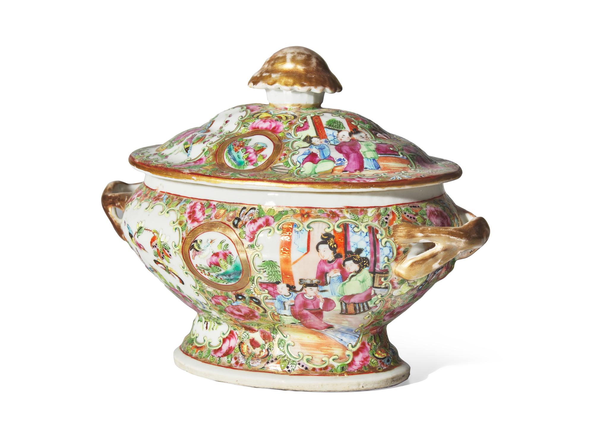 A Chinese Export Porcelain Rose Medallion Covered Tureen
