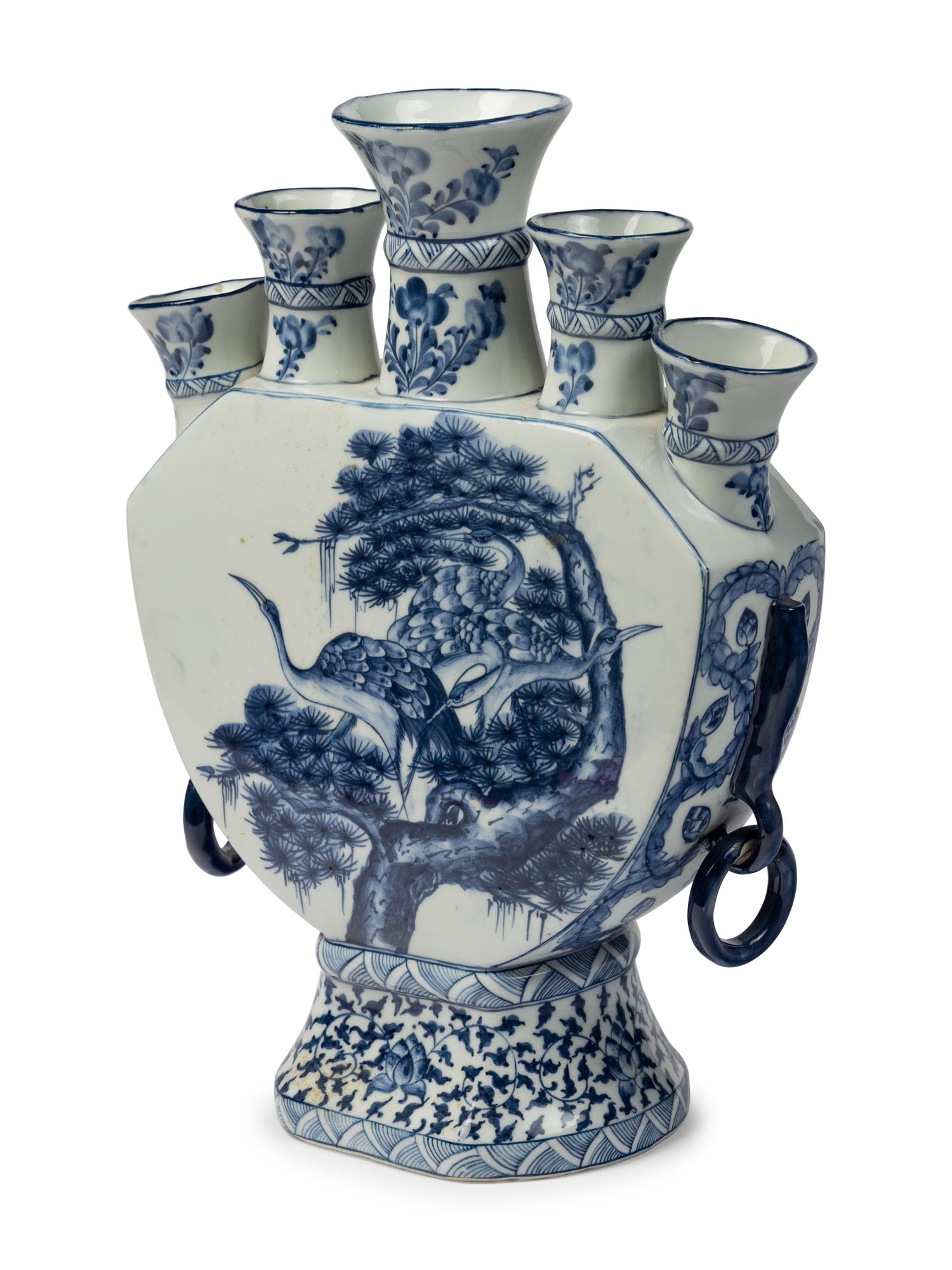 A Chinese Export Porcelain Tulipière