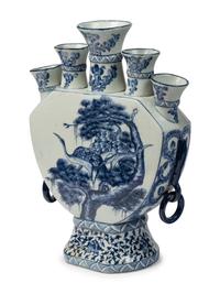 A Chinese Export Porcelain Tulipière