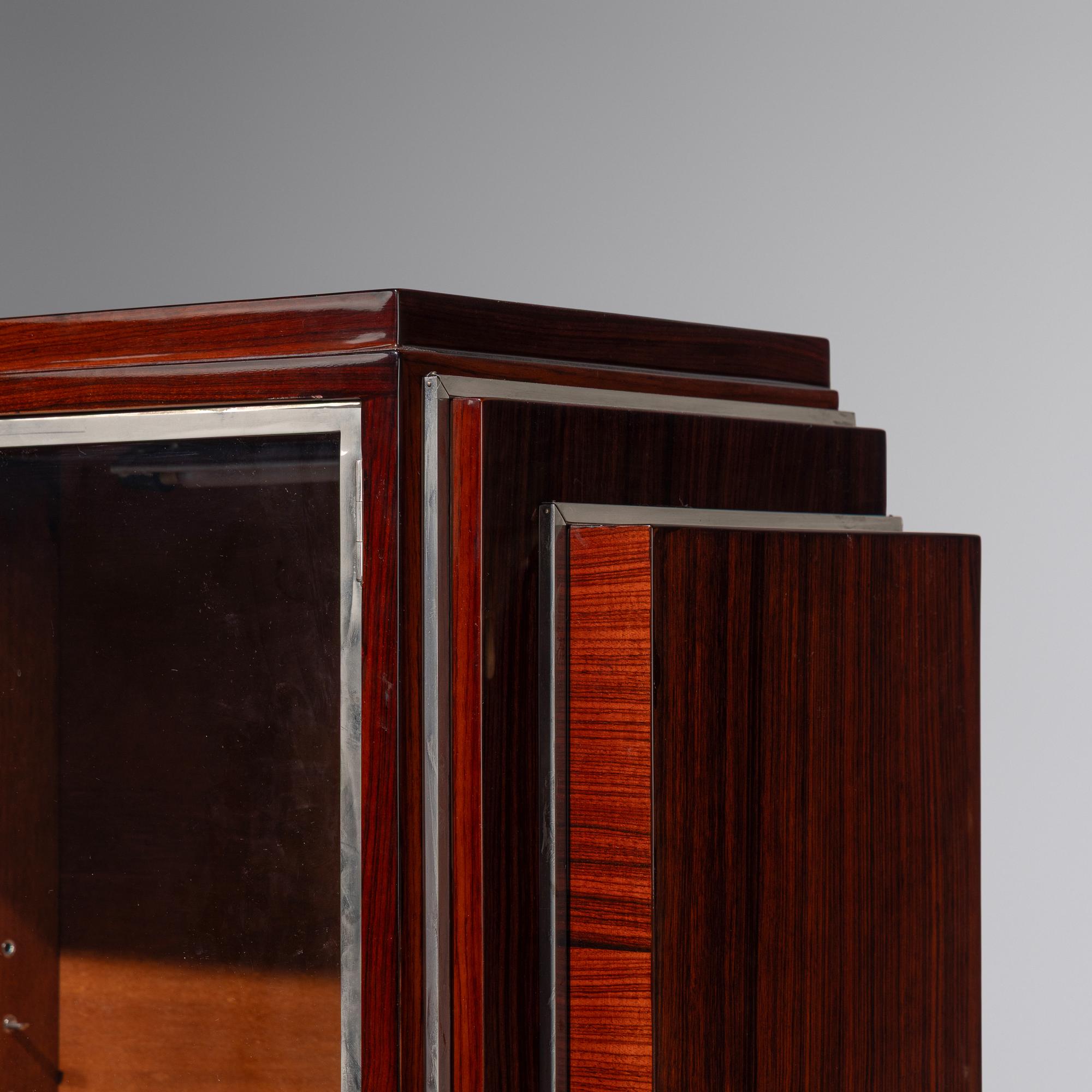 Vitrine cabinet