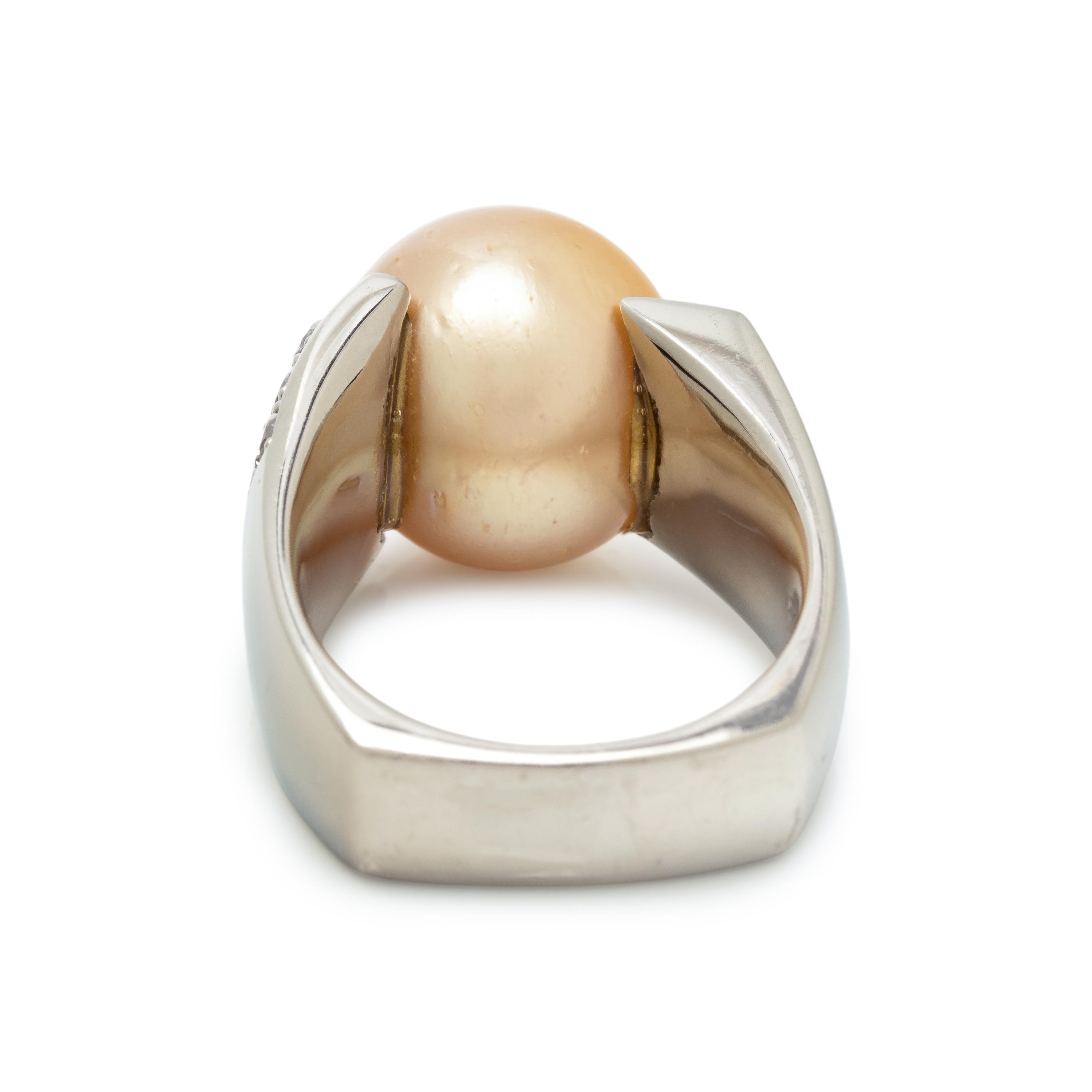 CULTURED GOLDEN SOUTH SEA PEARL AND DIAMOND RING